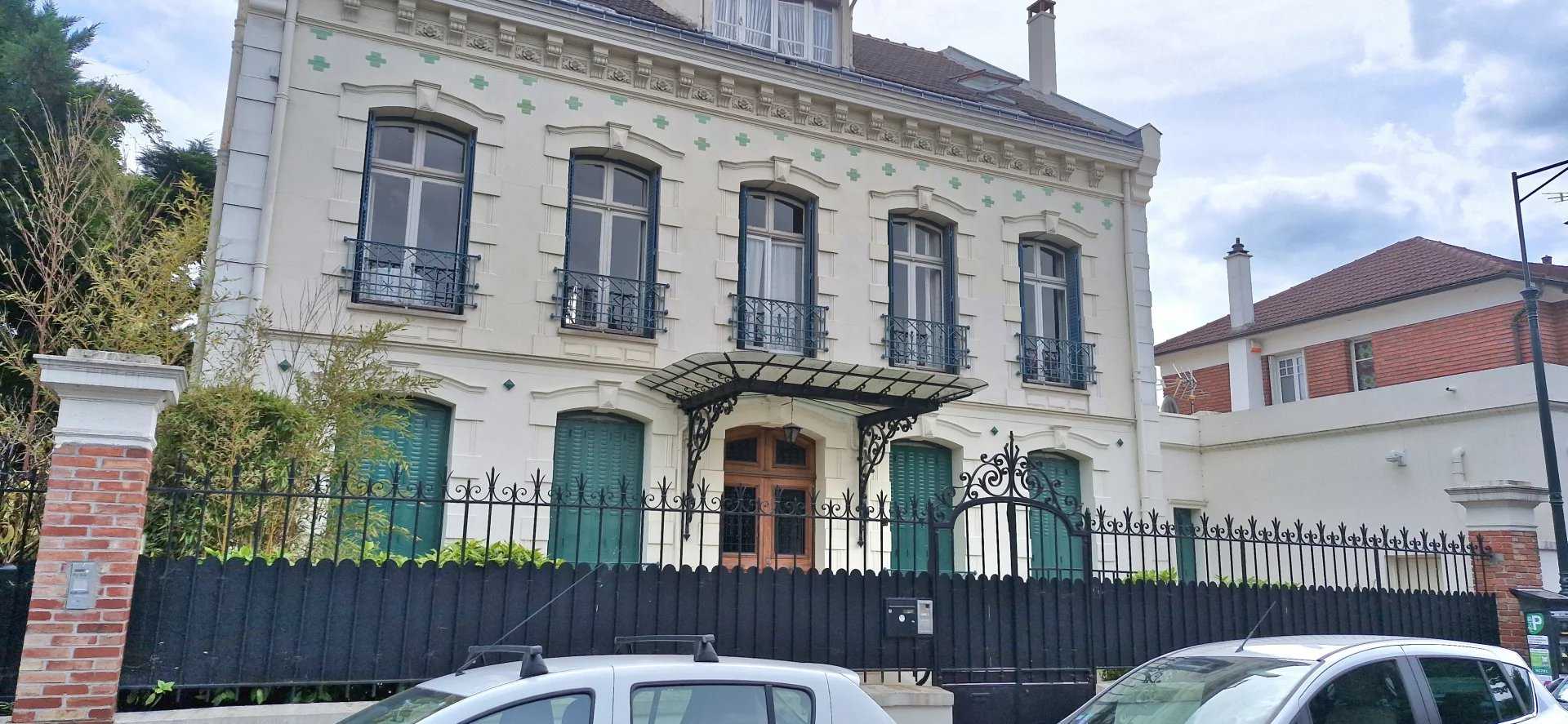 公寓 在 Colombes, Ile-de-France 12689528