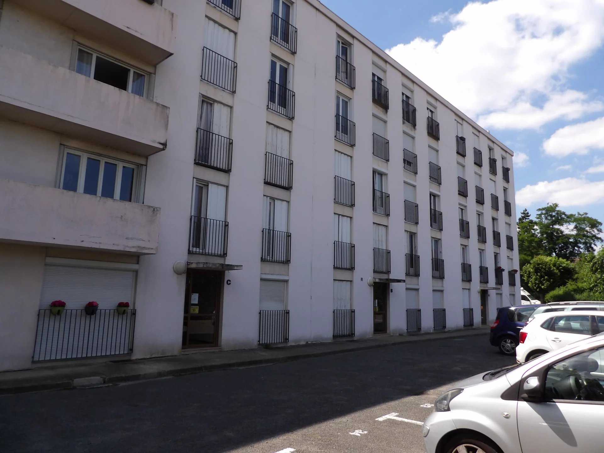 Condominium in Thiais, Ile-de-France 12689568