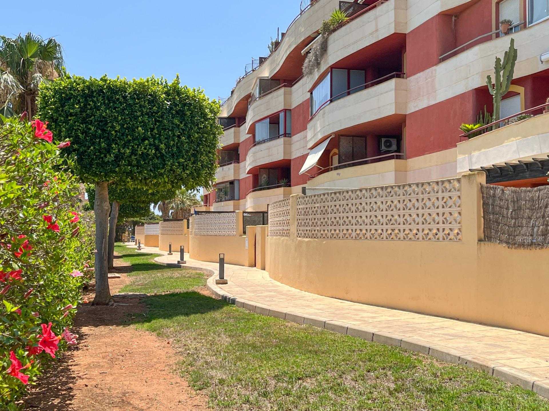 公寓 在 Roquetas de Mar, Andalucía 12690594