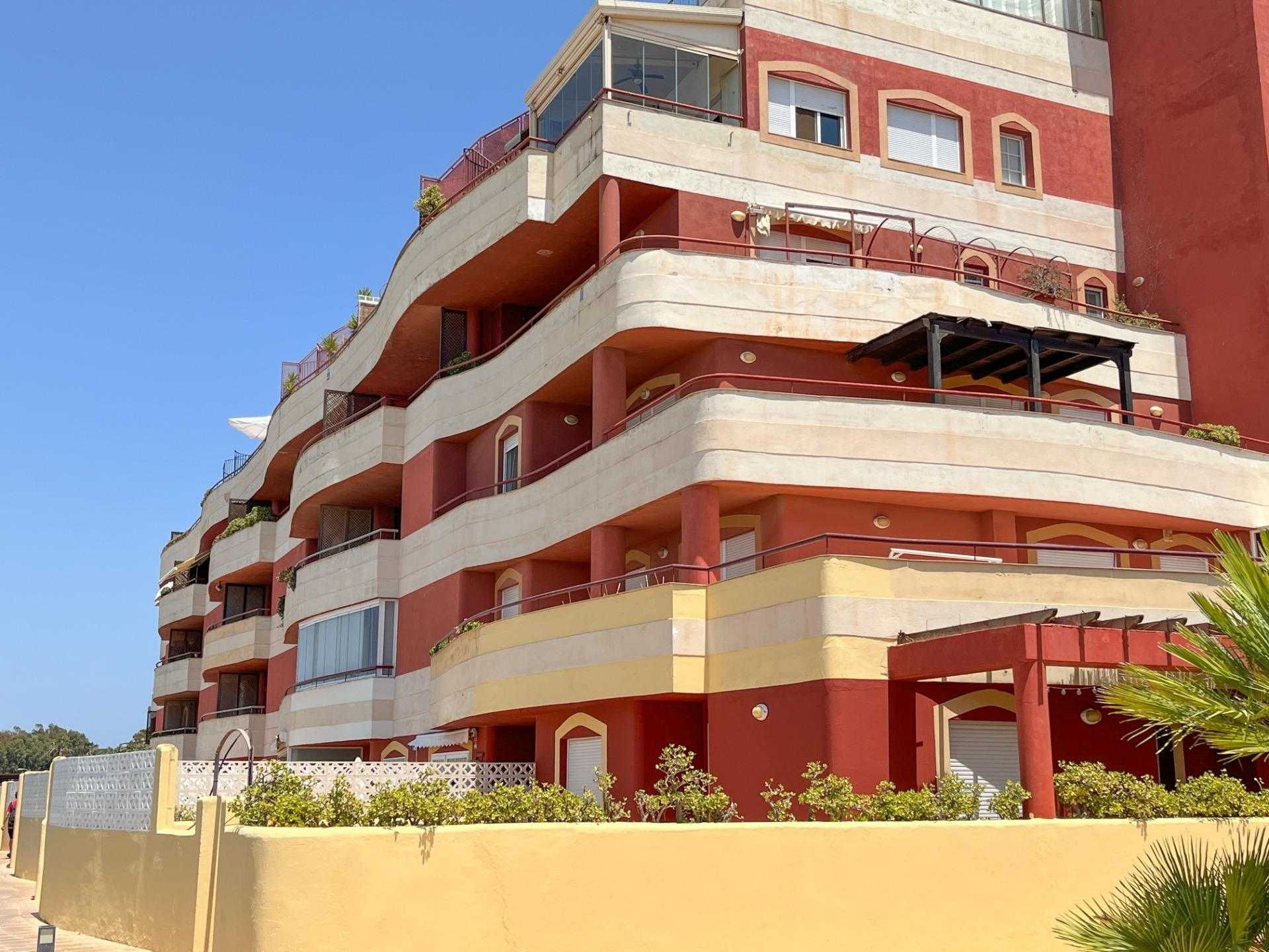 Condominium in Roquetas de Mar, Andalucía 12690594