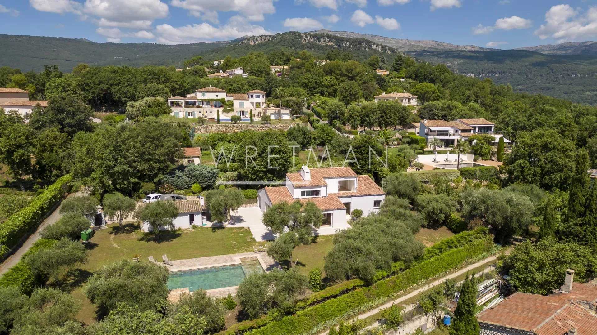 Huis in Chateauneuf-Grasse, Provence-Alpes-Côte d'Azur 12695506