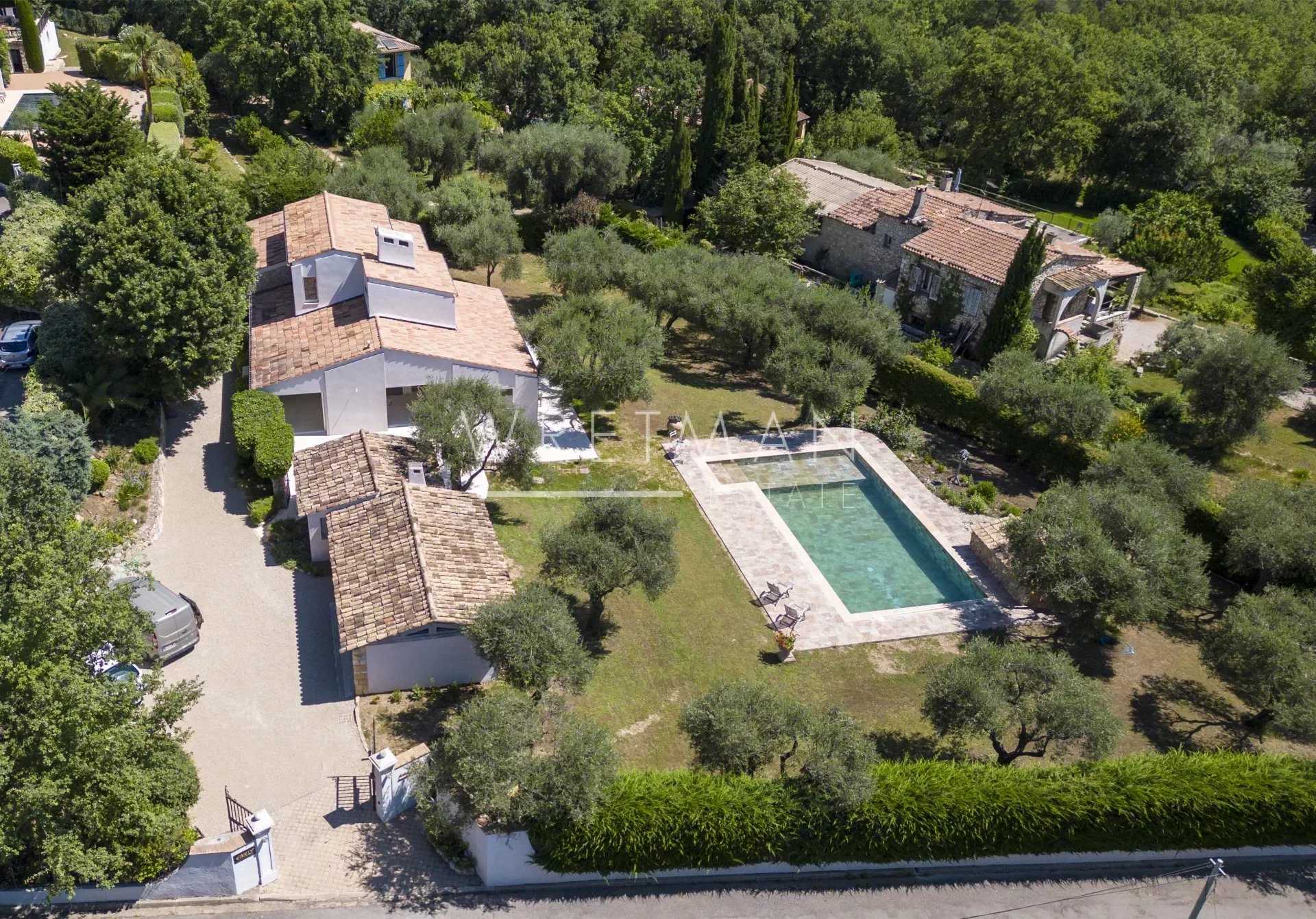 Huis in Chateauneuf-Grasse, Provence-Alpes-Côte d'Azur 12695506