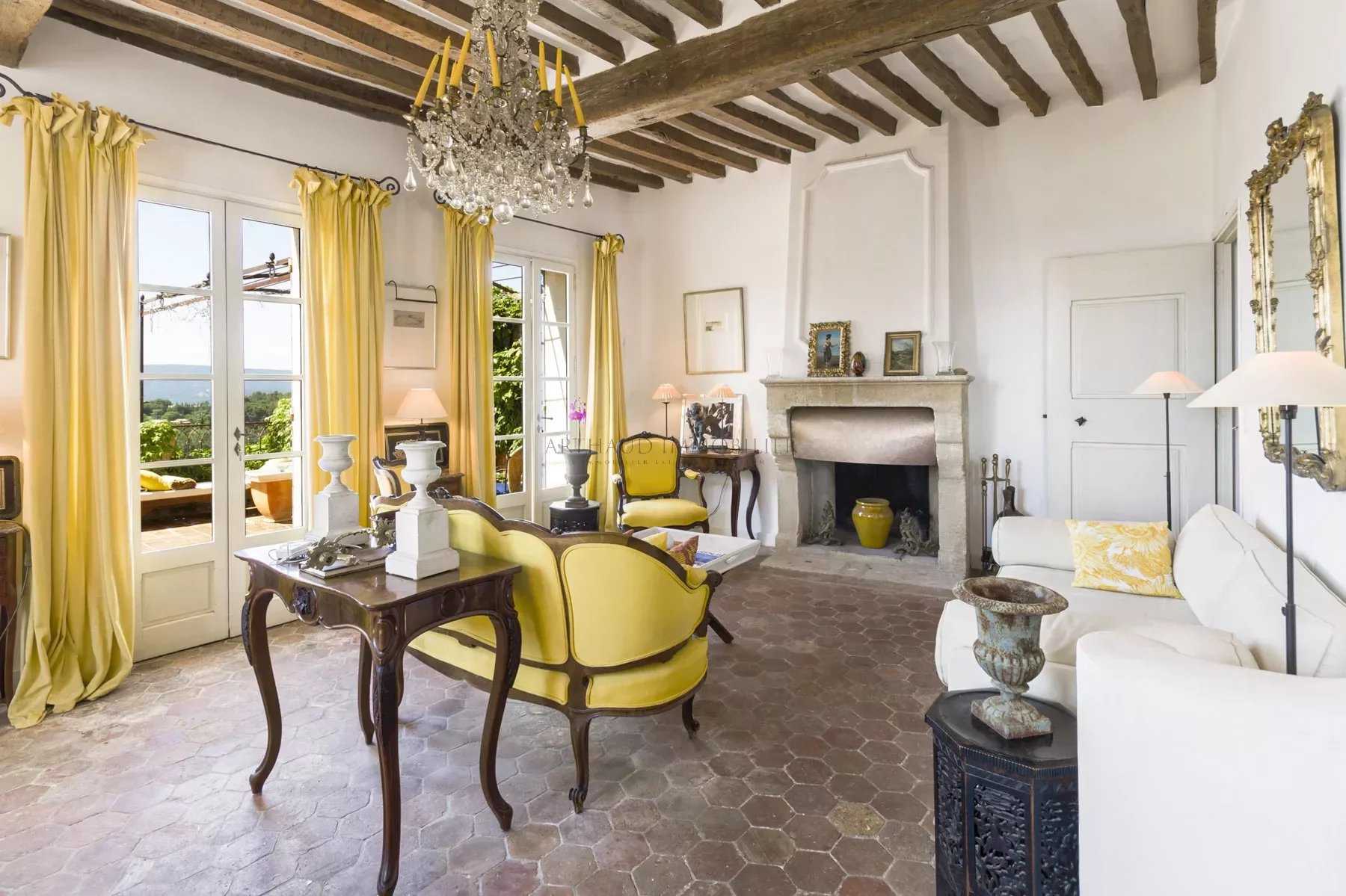 بيت في Roussillon, Provence-Alpes-Cote d'Azur 12695568