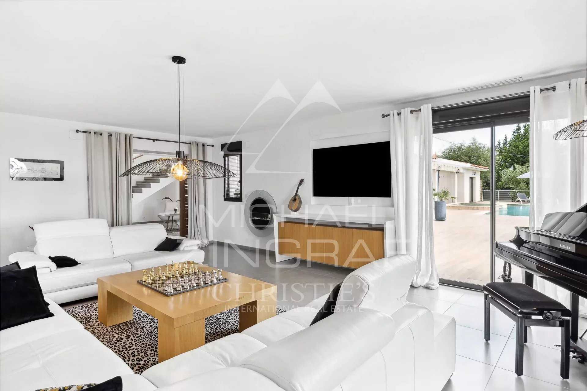 Huis in Chateauneuf-Grasse, Provence-Alpes-Côte d'Azur 12698724