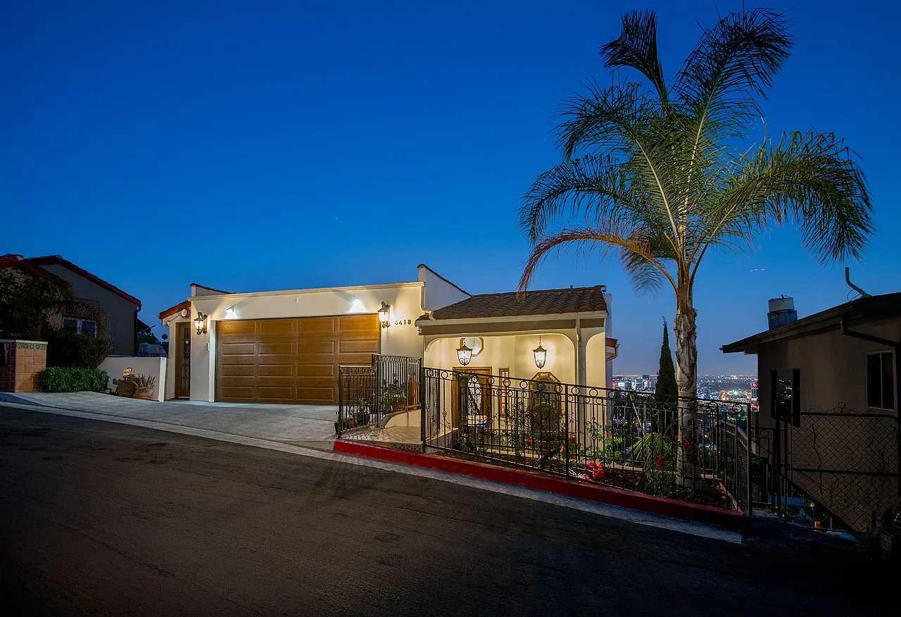Residential in Los Angeles, 6418 Quebec Drive 9681028