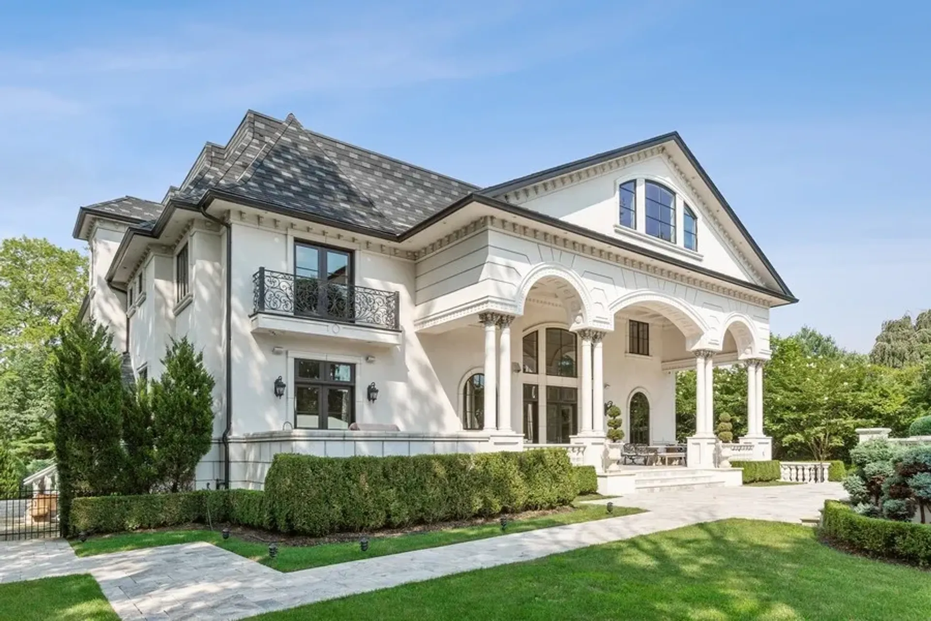 House in Hewlett Bay Park, 199 Woodside Drive 10003893