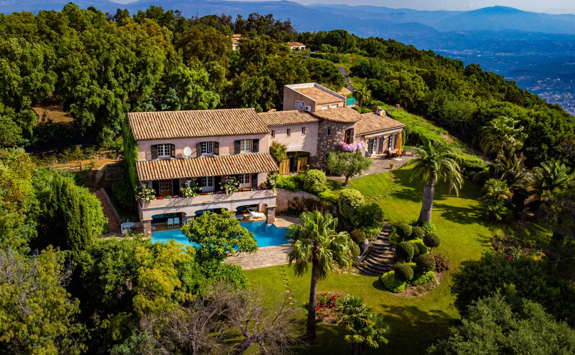 rumah dalam Mandelieu-la-Napoule, Provence-Alpes-Côte d'Azur 10003934