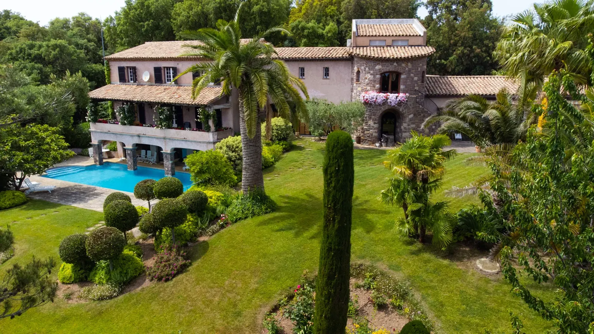 Casa nel Mandelieu-la-Napoule, Provenza-Alpi-Costa Azzurra 10003934