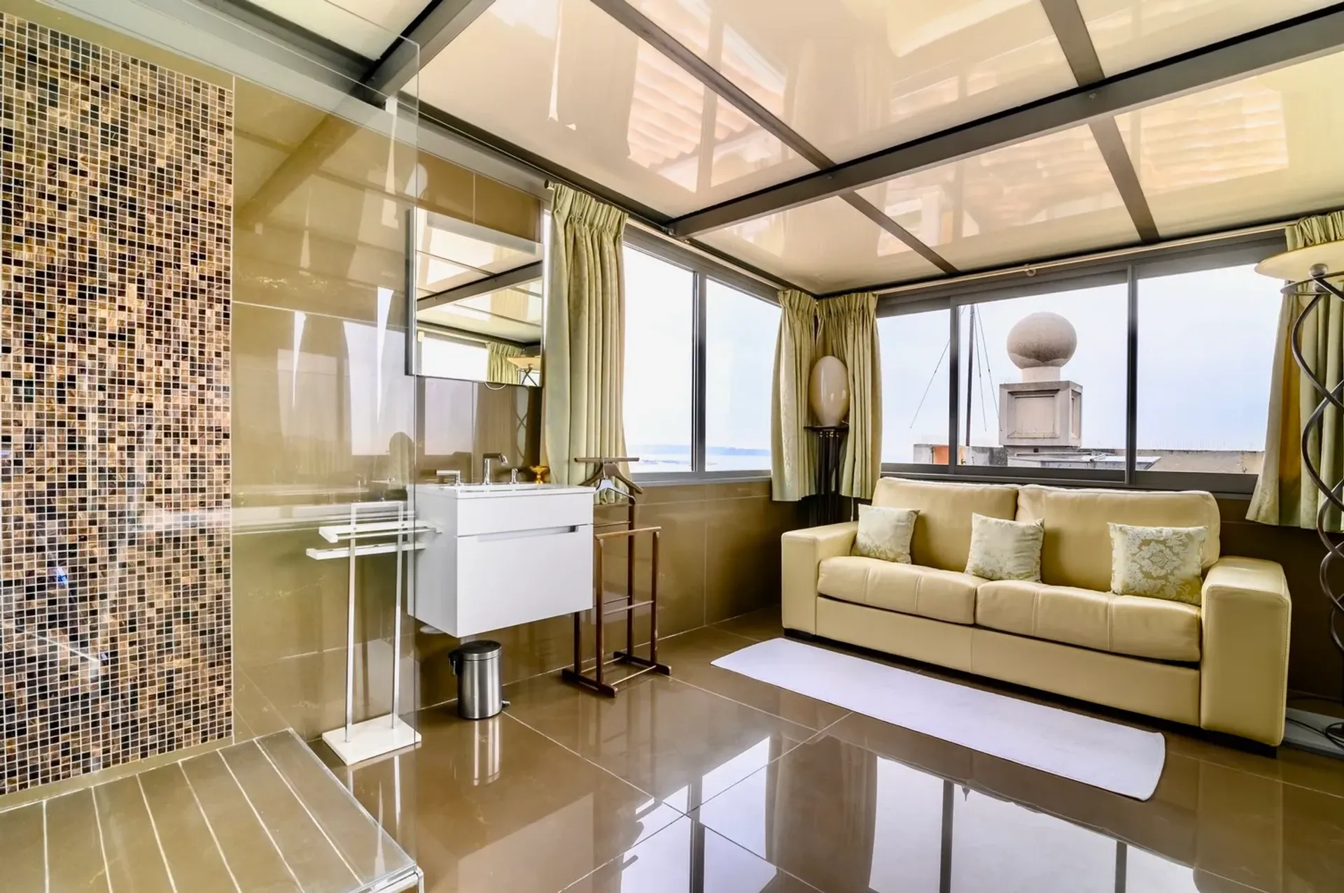 Condominium in Cannes, 8 Rue Jean de Riouffe 10003945