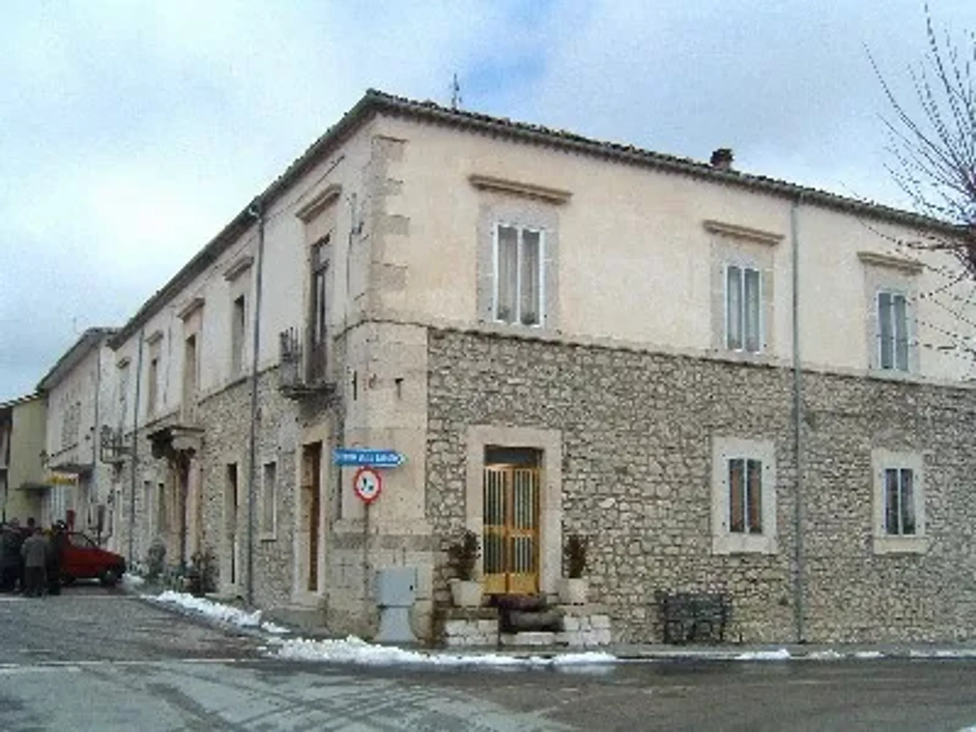 Kondominium di Rosello, Piazza Municipio 10004102