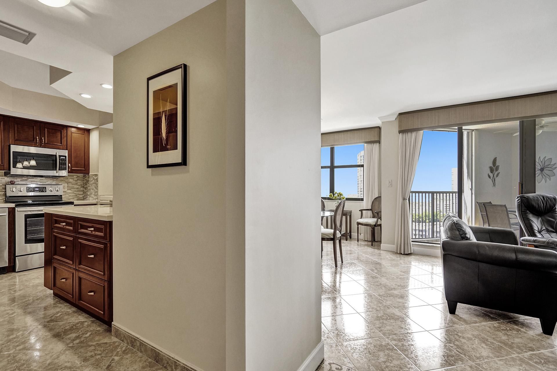 Condominium in Hallandale Beach, 300 Three Islands Boulevard 10004161