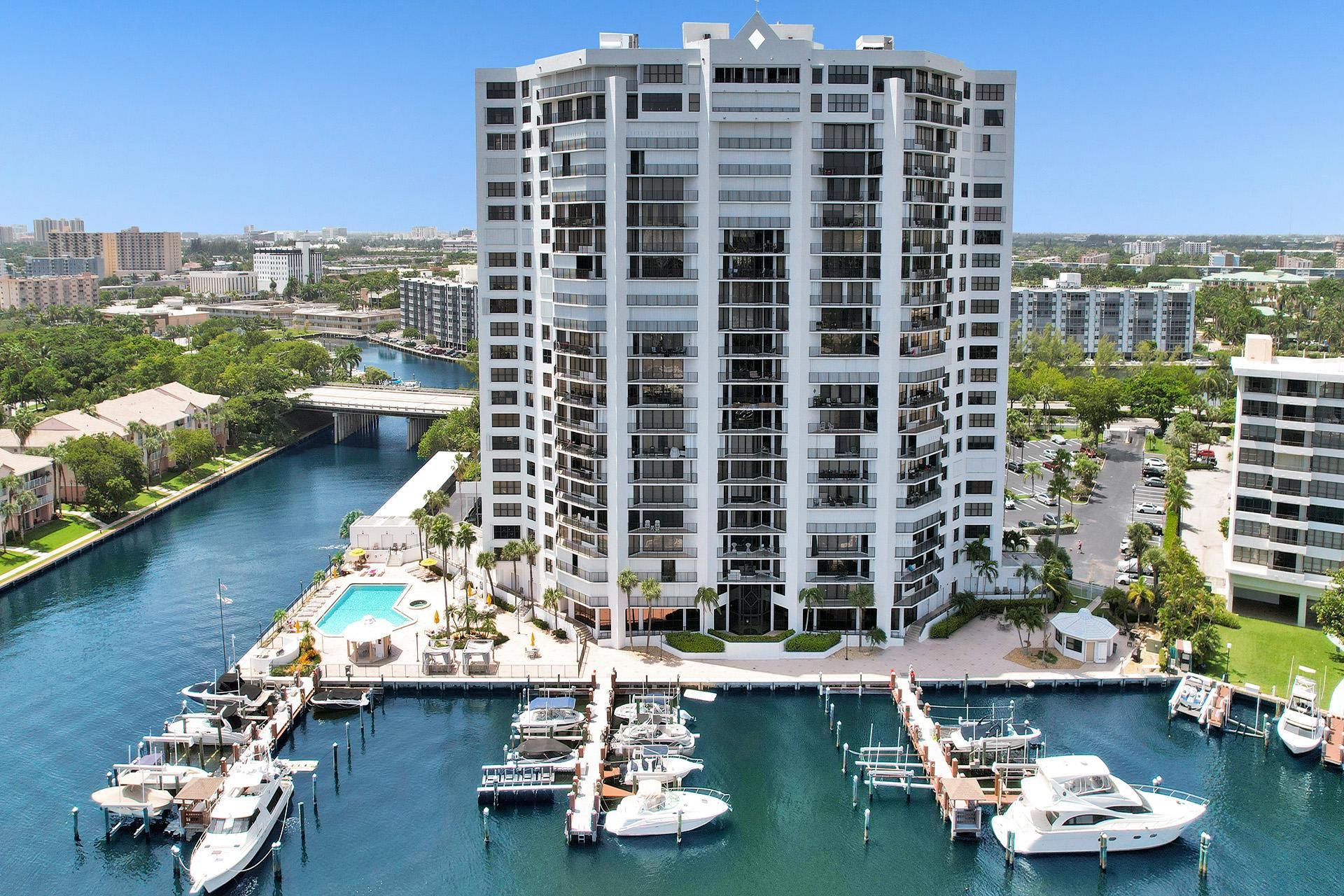 Condominio nel Beverly Beach, 300 Three Islands Boulevard 10004161