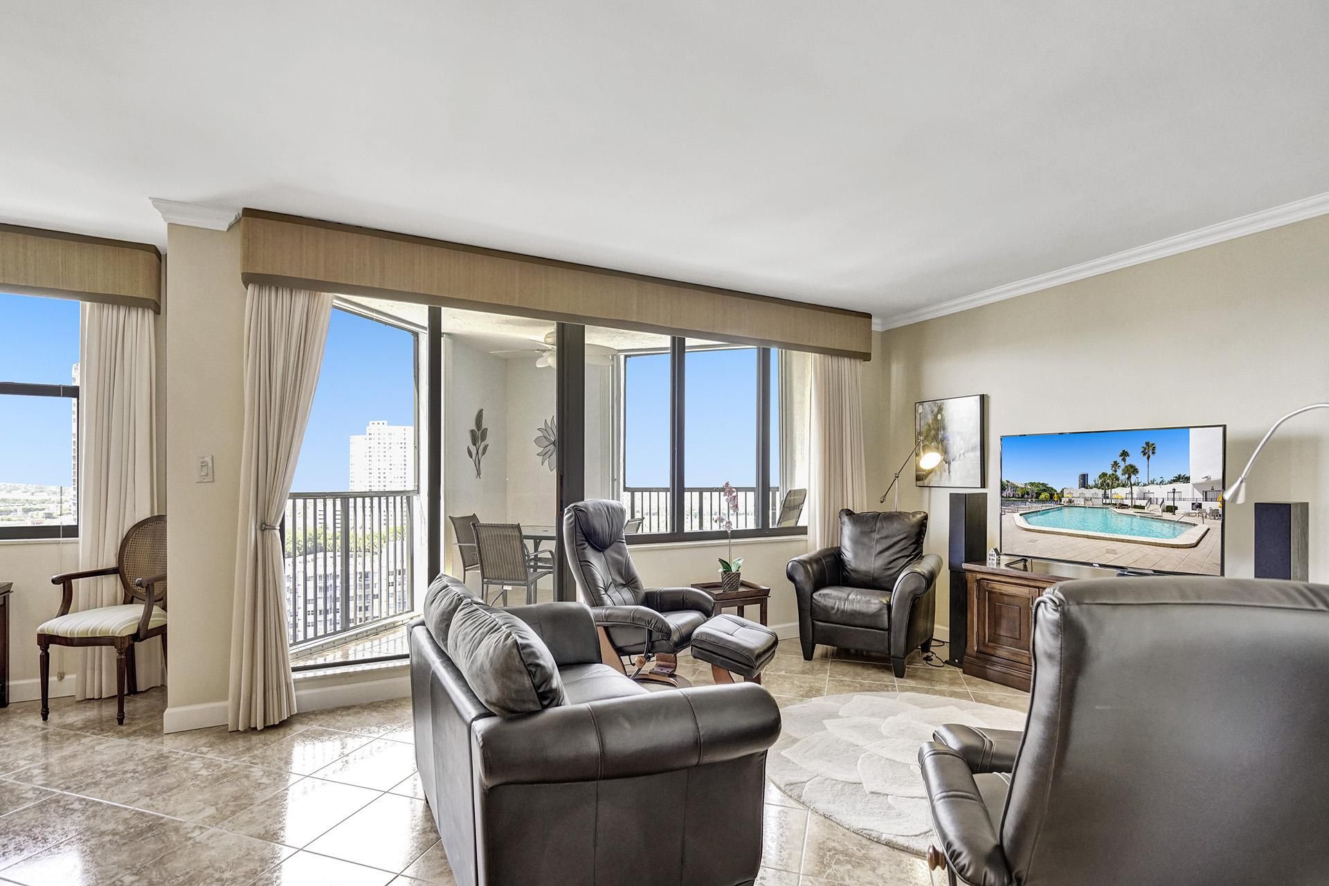 Condominium in Hallandale Beach, 300 Three Islands Boulevard 10004161