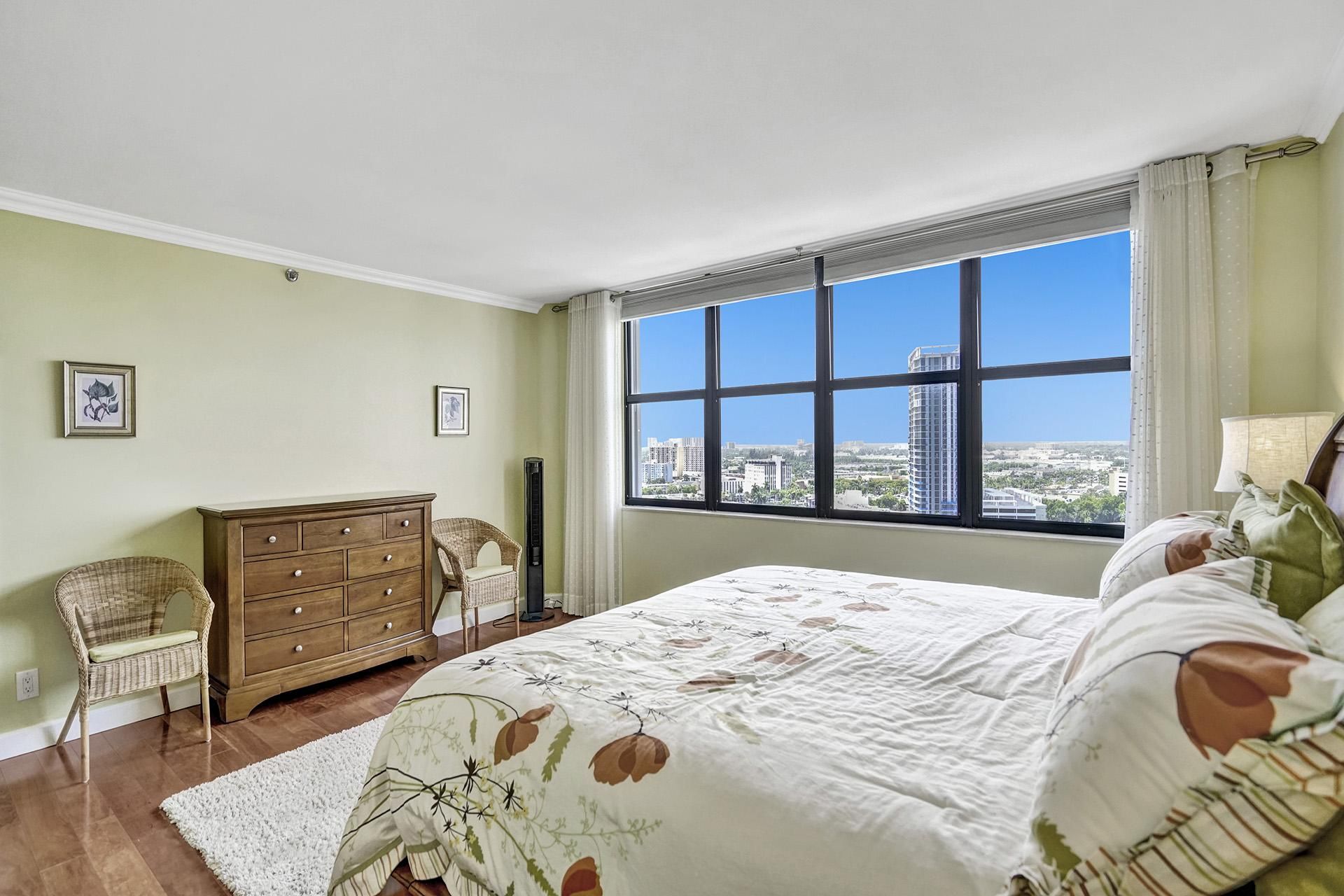 Condominium in Hallandale Beach, 300 Three Islands Boulevard 10004161