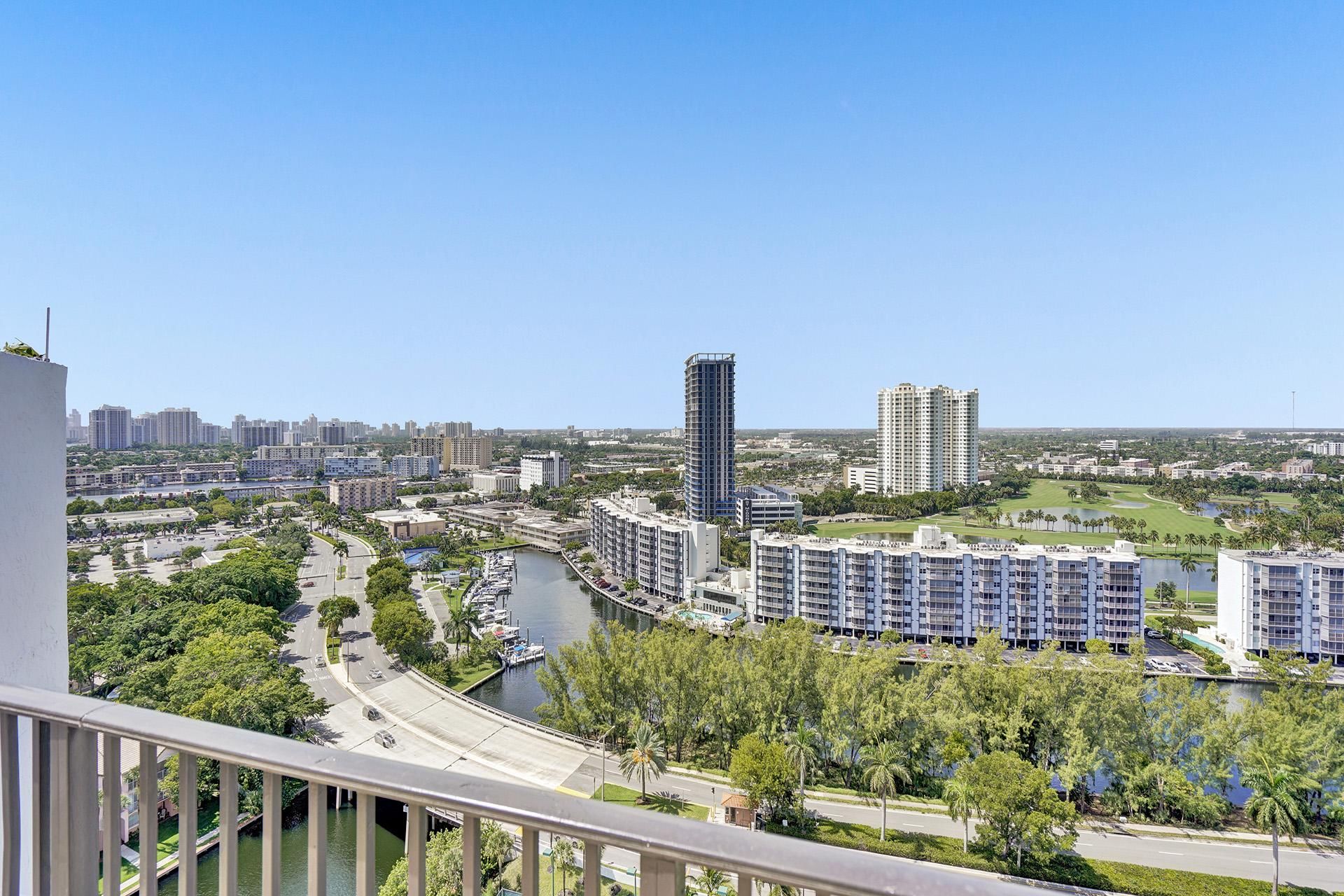 Condominium dans Hallandale Beach, 300 Three Islands Boulevard 10004161