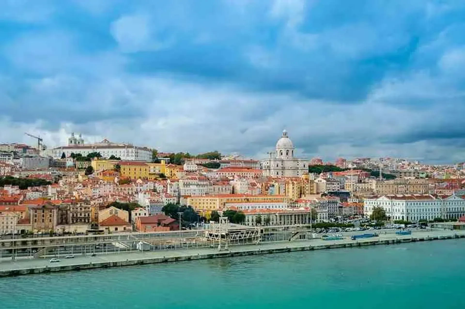 σπίτι σε Lisboa, Rua da Adiça 10004303