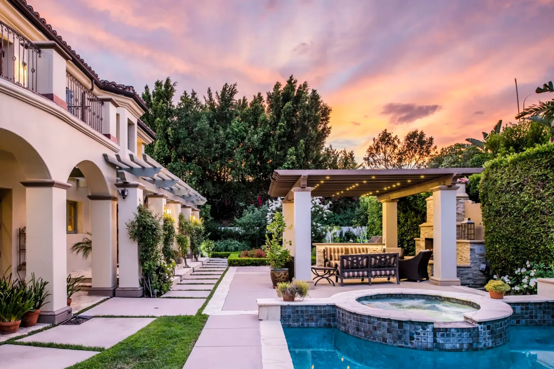 House in Los Angeles, 19029 Ashurst Lane 10004865