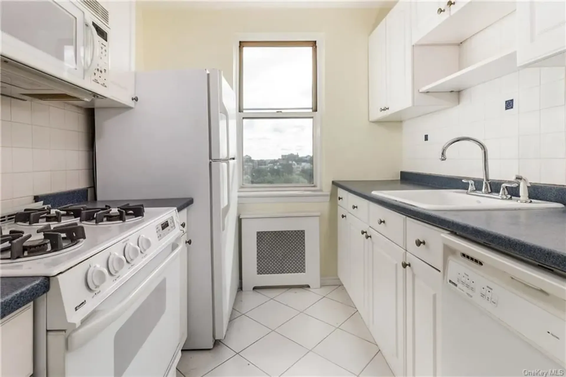 بيت في جبل فيرنون, 4380 Vireo Avenue 10005585