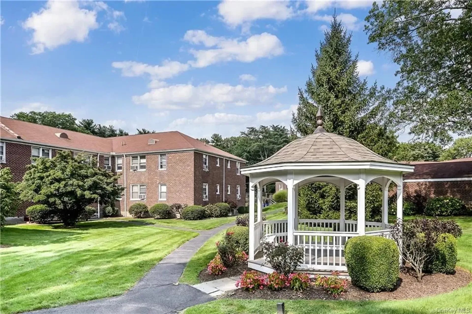 House in White Plains, 1 Bryant Crescent 10005587