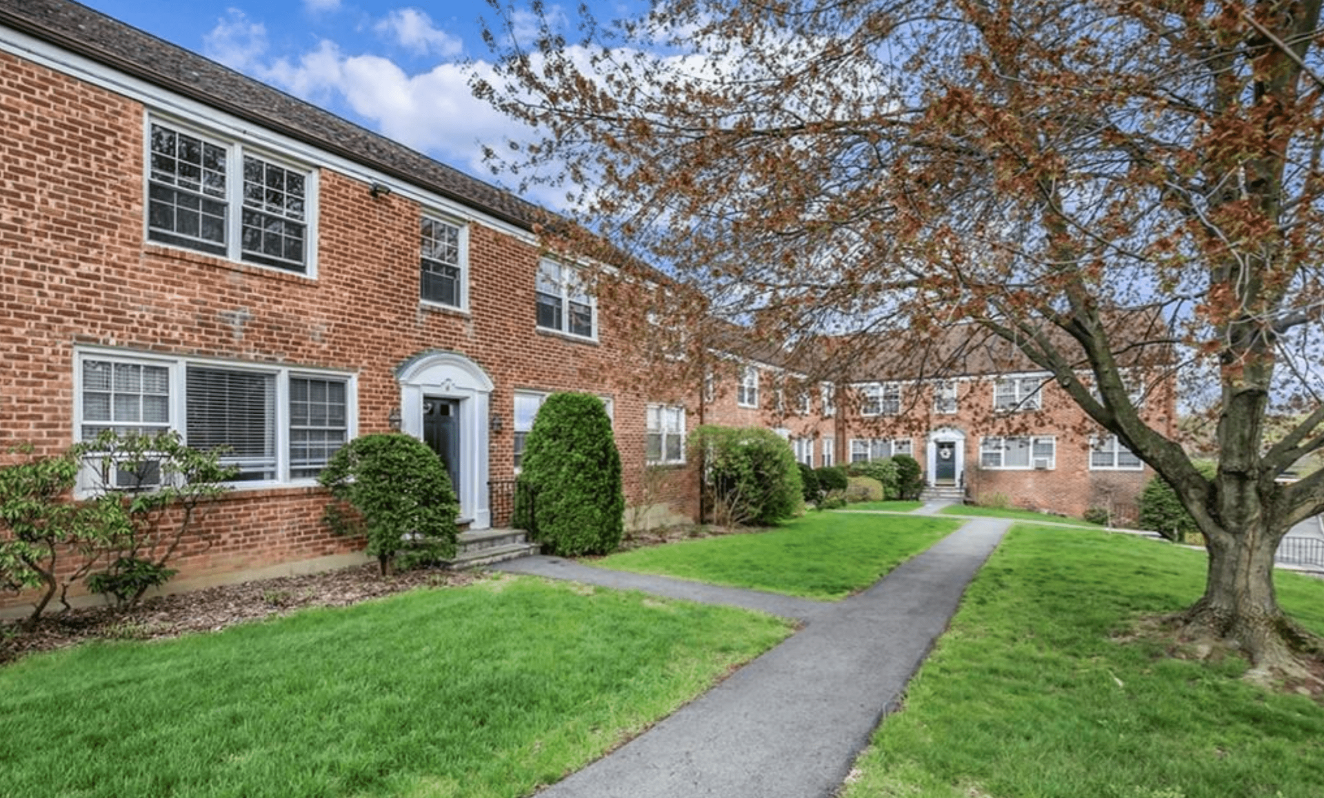 House in North White Plains, 109 North Broadway 10005639