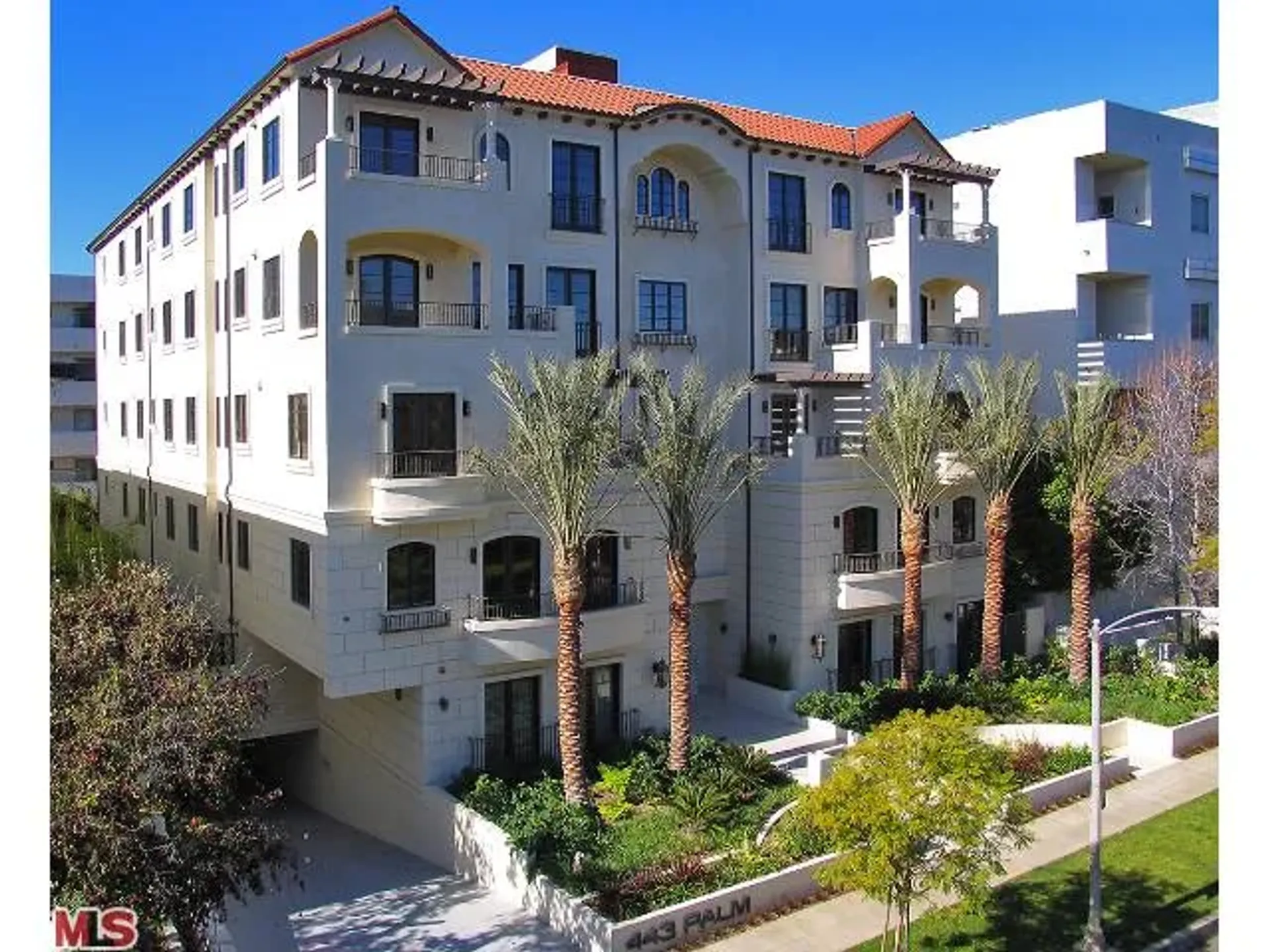 Condominium in Beverly Hills, 443 North Palm Drive 10006283