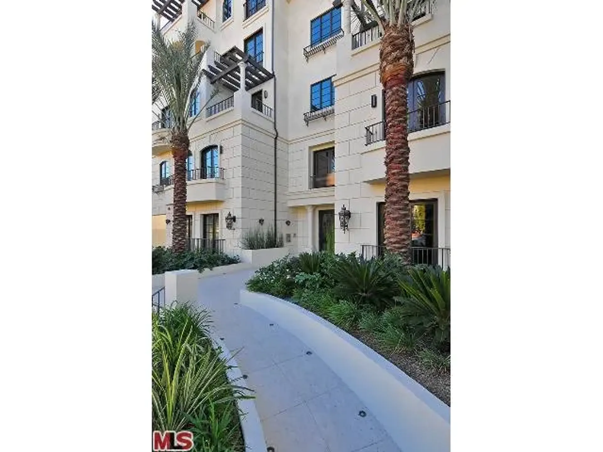 公寓 在 Beverly Hills, 443 North Palm Drive 10006283