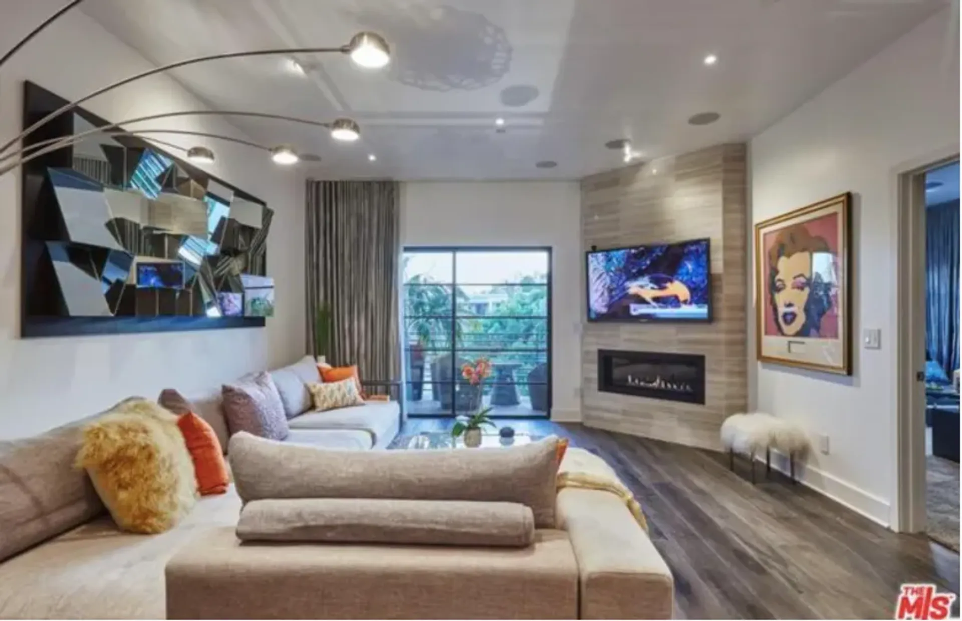 Condominium in West Hollywood, 8788 Shoreham Drive 10006348