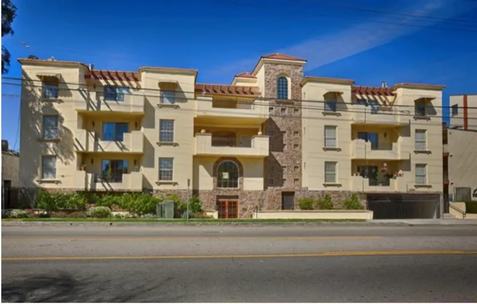 Condominio en Kester, 12407 Moorpark Street 10006429