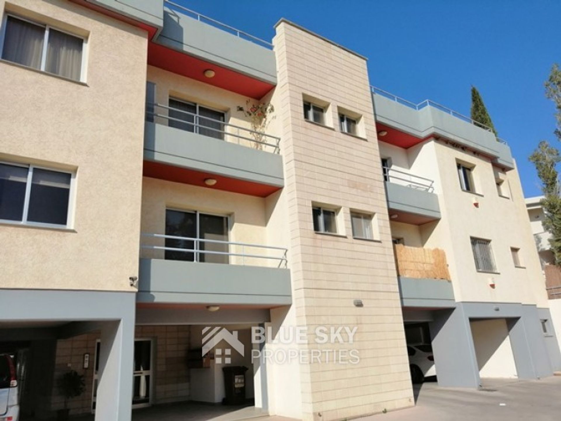 Condominium in Agios Tychon, Limassol 10009490