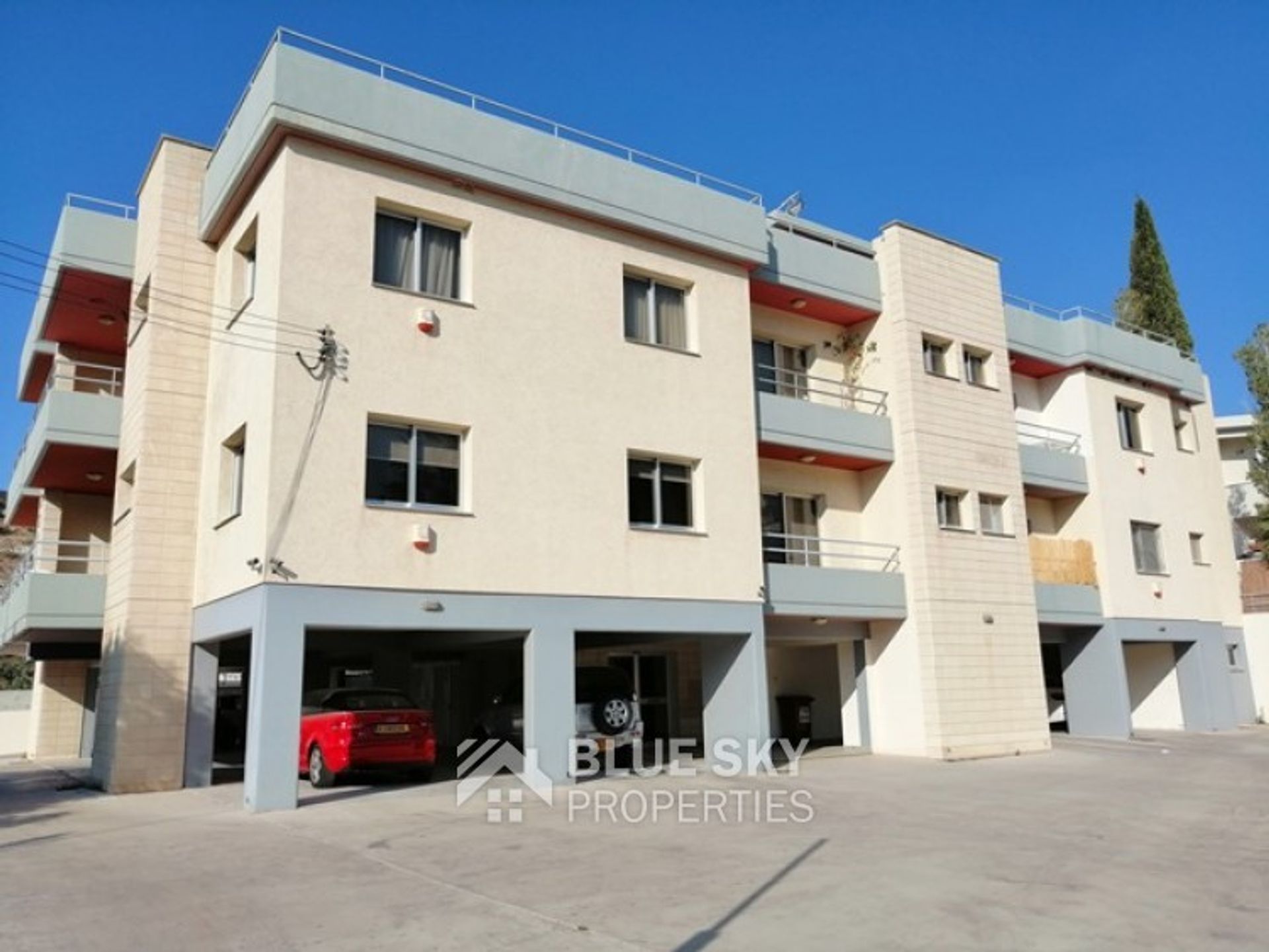 Condominium in Agios Tychon, Limassol 10009490