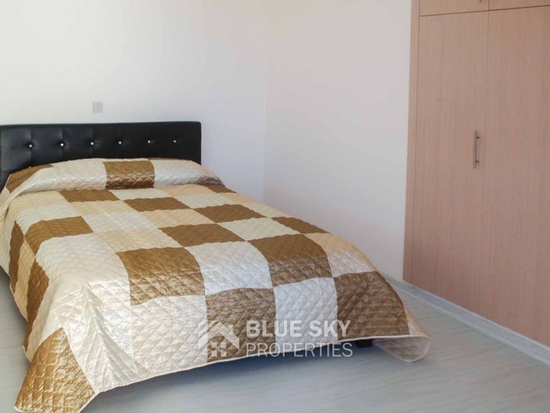 Condominium in Neapoli, Limassol 10009751