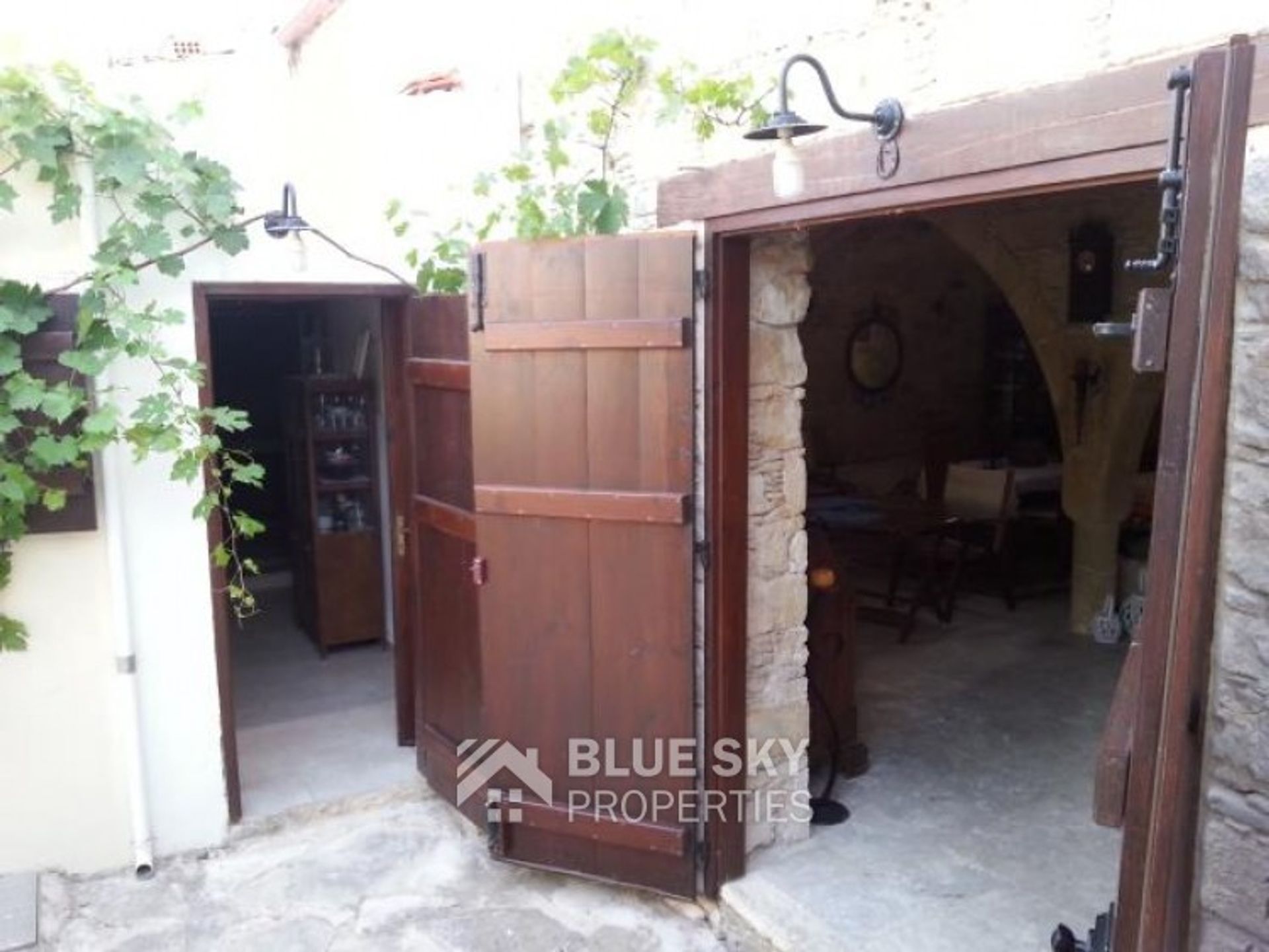 House in Pampoula, Lemesos 10009757