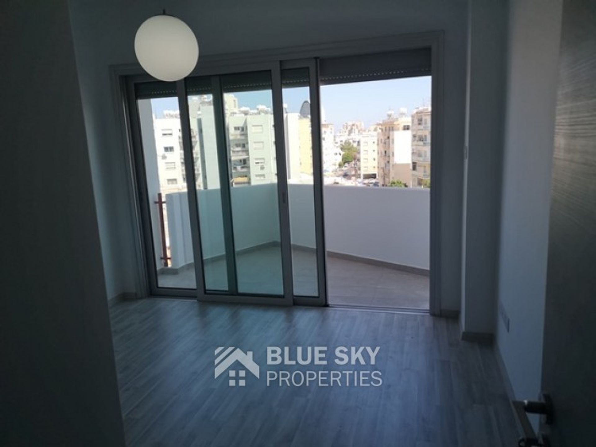 Condominium in Neapoli, Limassol 10010028