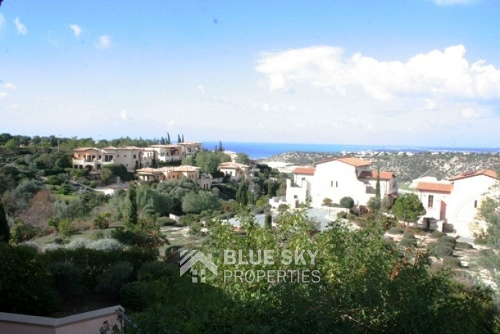 Condominium in Aphrodite Hills, Paphos 10010685