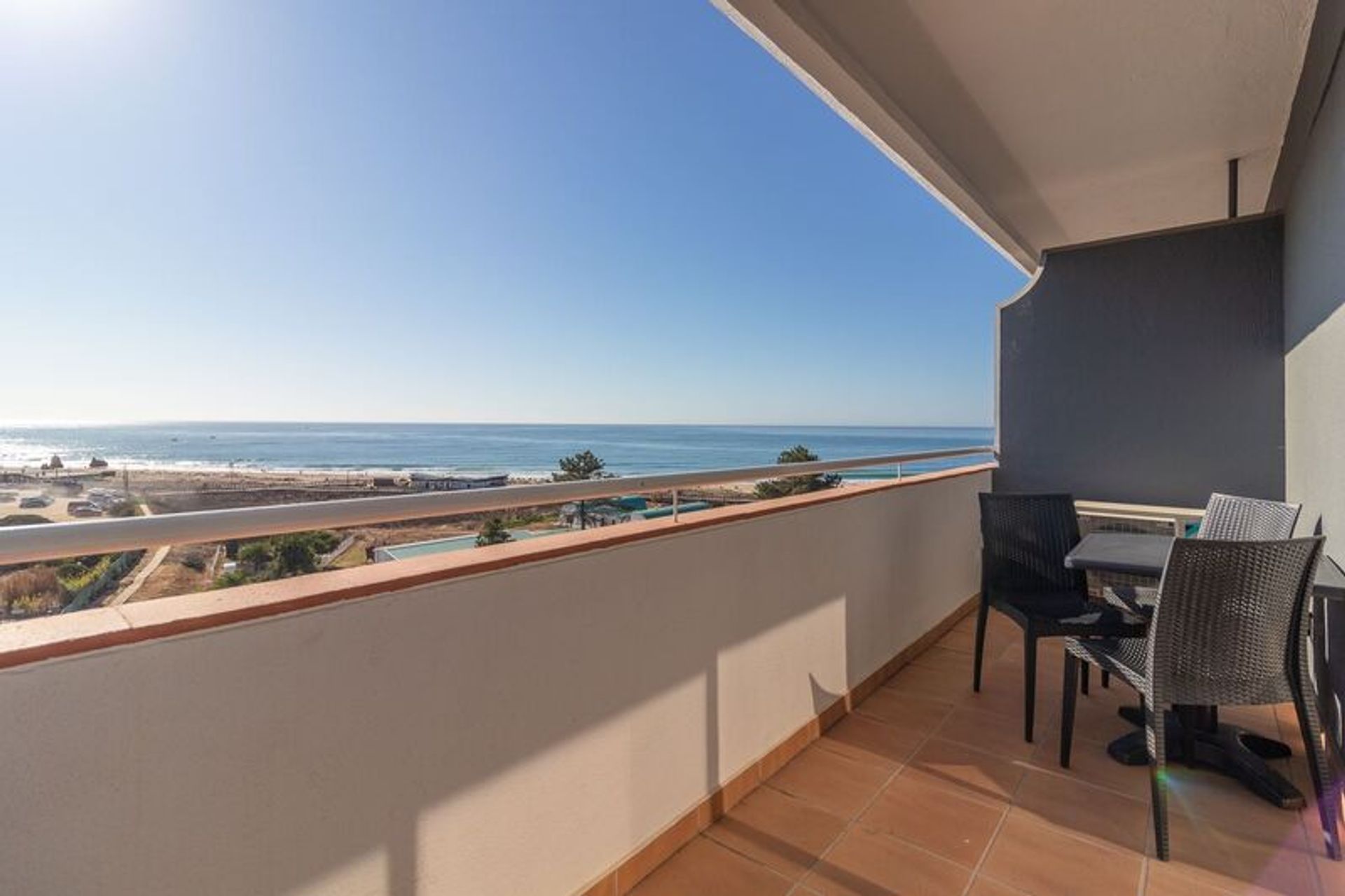 Condominium in Alvor, Faro District 10012573