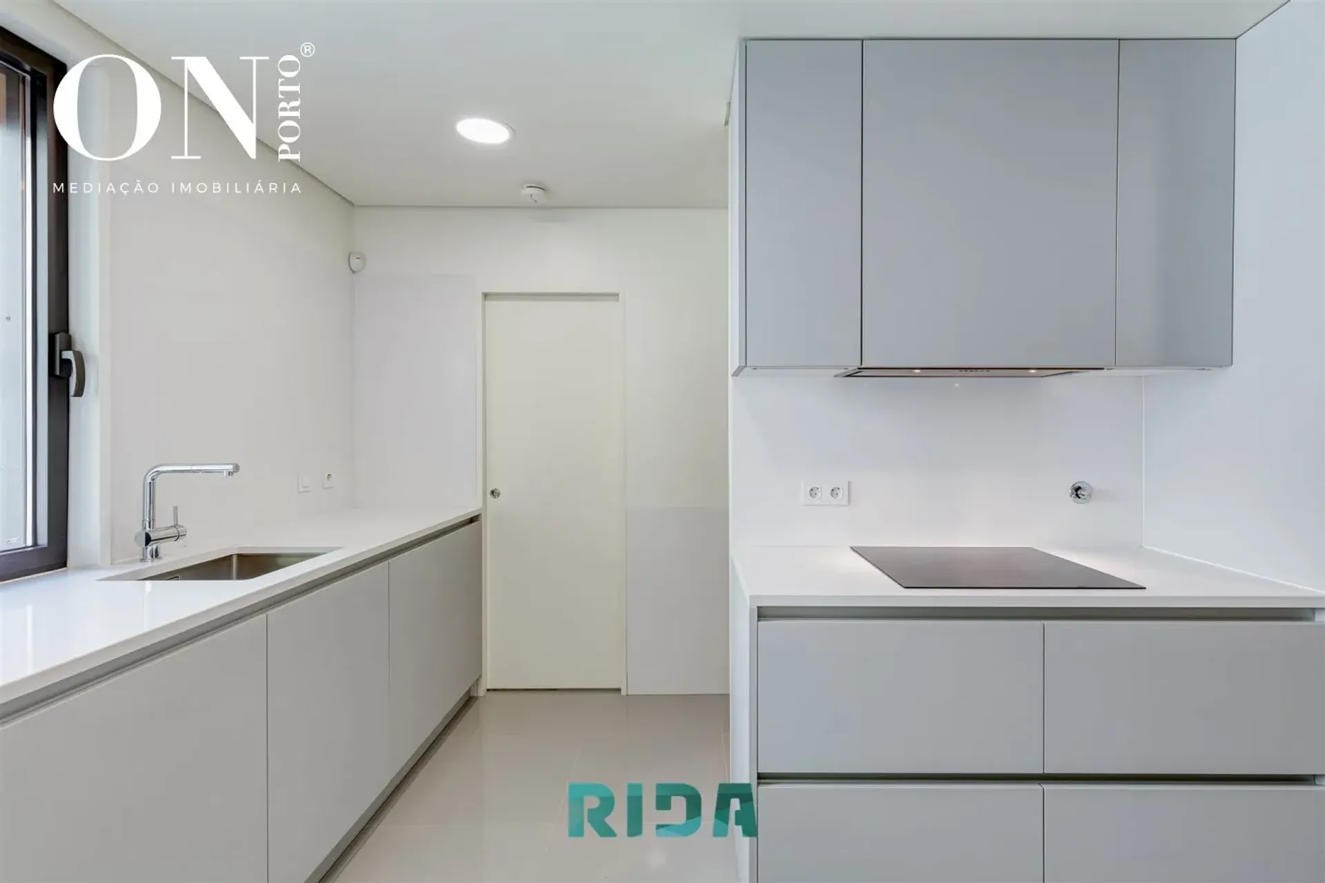 Condominium in Porto, Rua de Gondarém 10012970