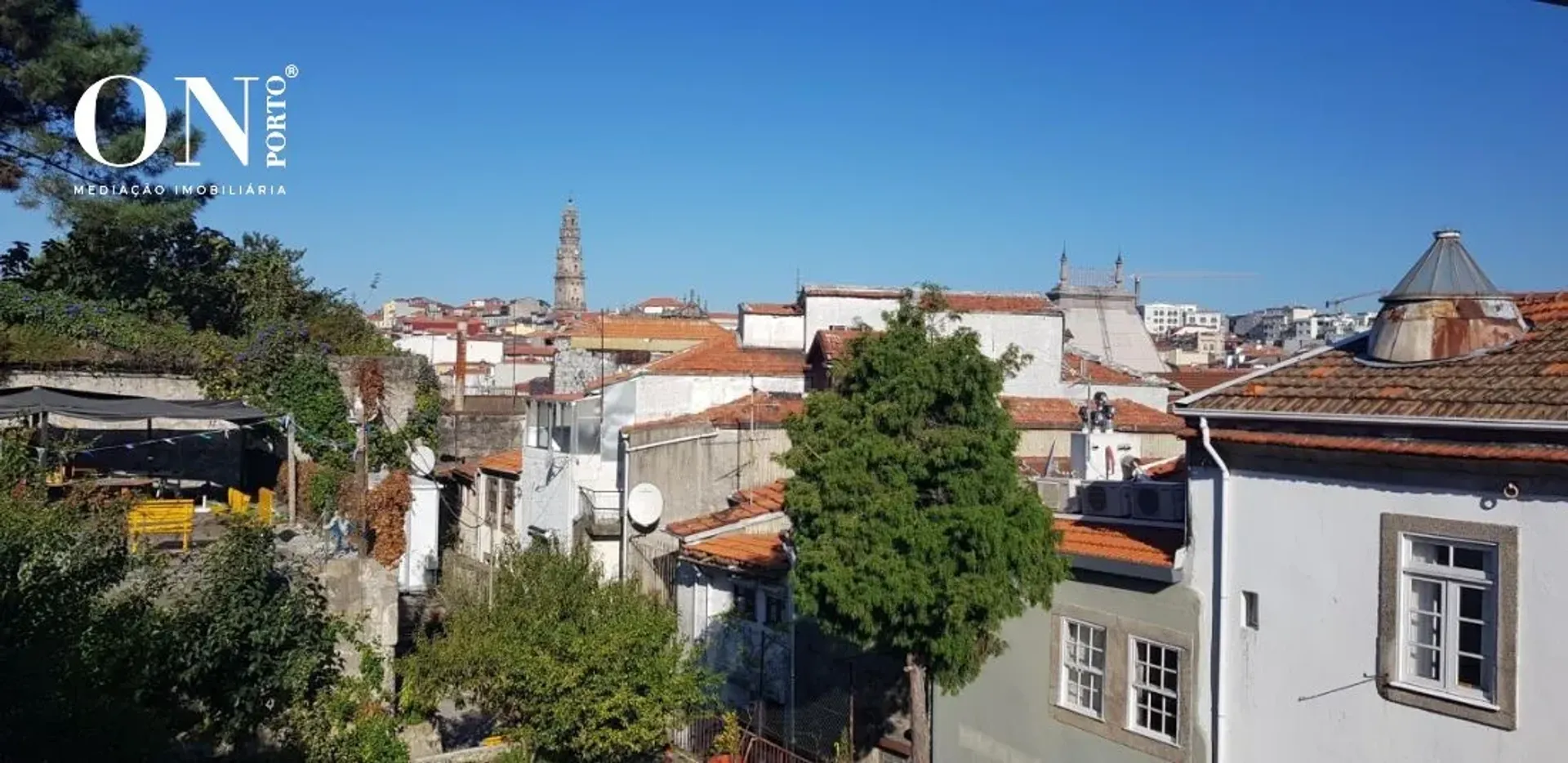 Condominium in Porto, Porto District 10013059