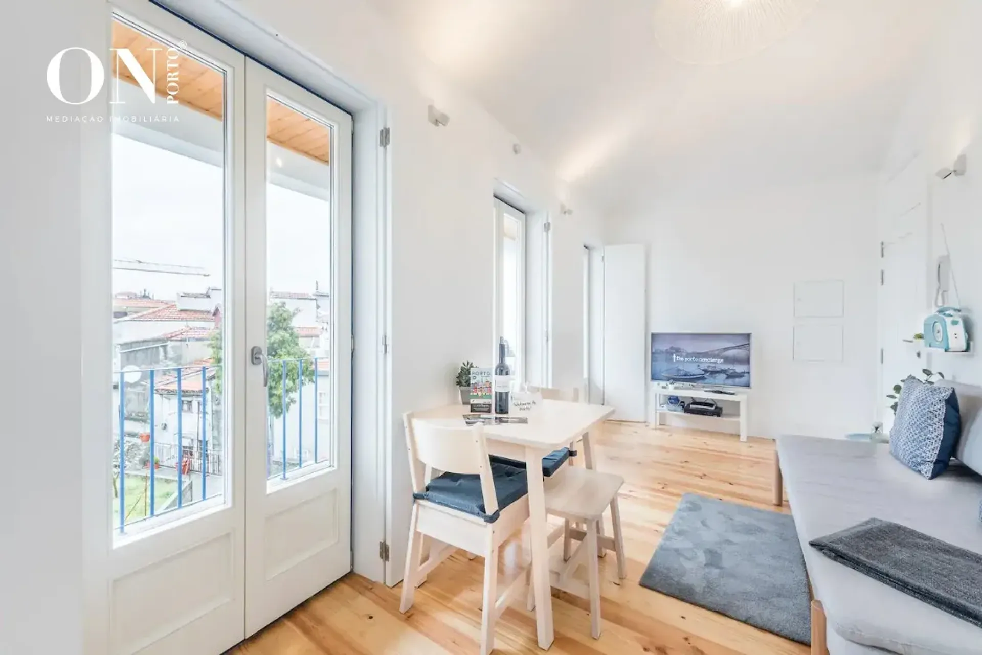 Condominium in Porto, Porto District 10013059