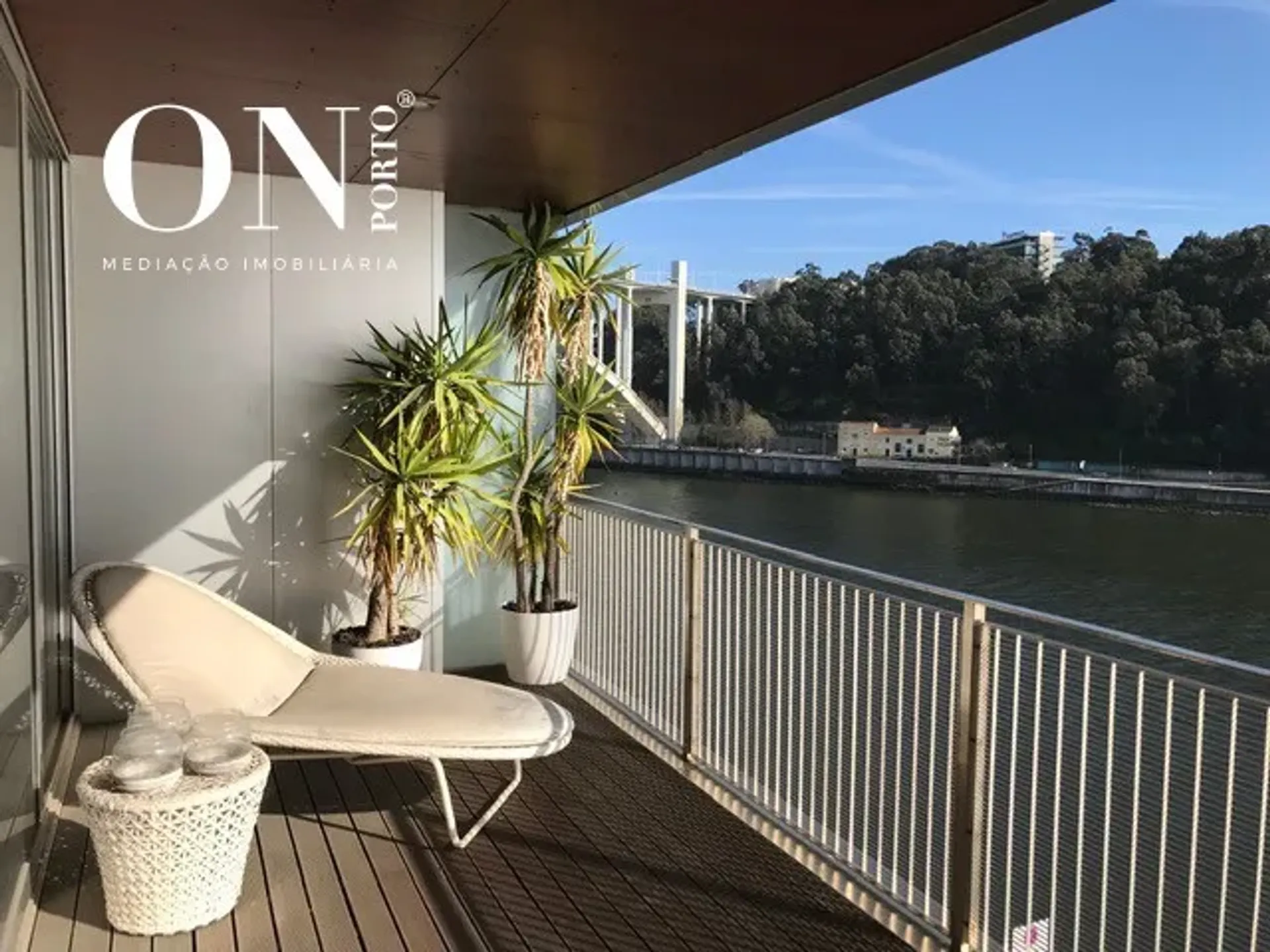 Condominium in Porto, Porto District 10013065