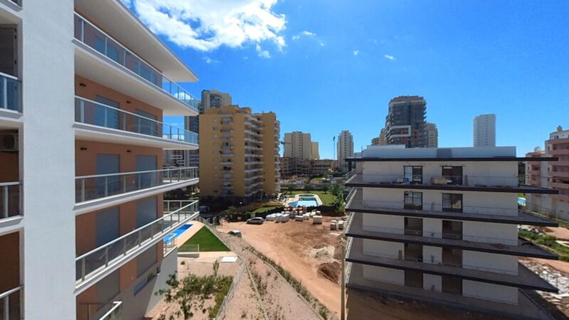 Condominium in Praia da Rocha, Faro 10013085