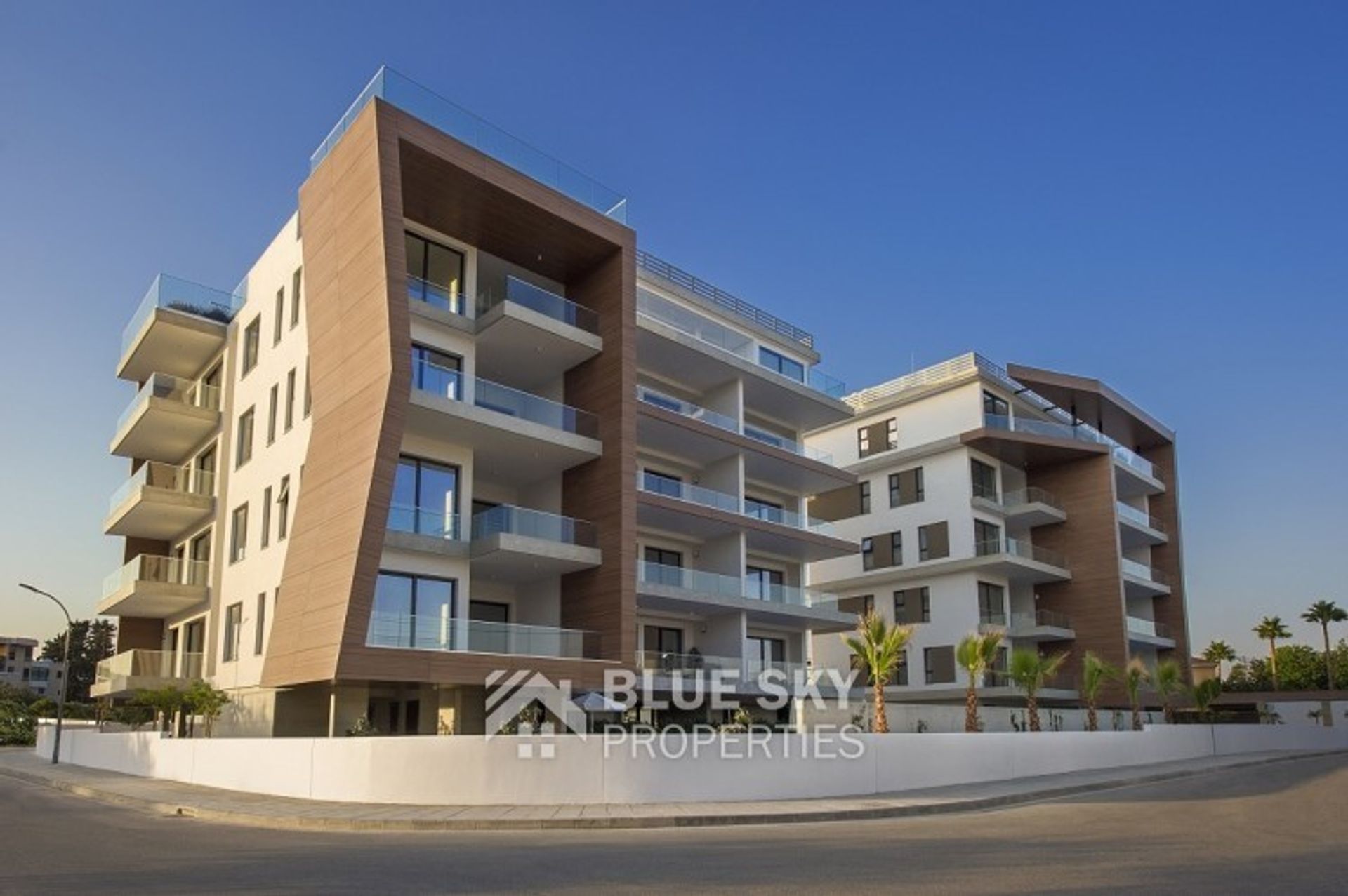 Condominium in Agios Athanasios, Lemesos 10013492