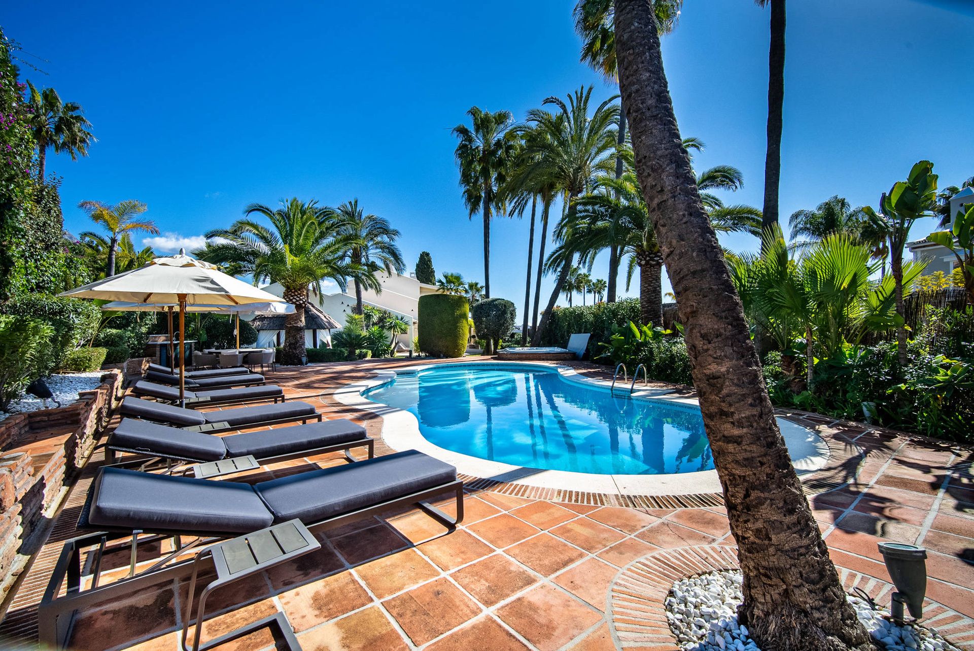 بيت في Marbella, 101 Urbanizacion N Andalucia 6F 10013680