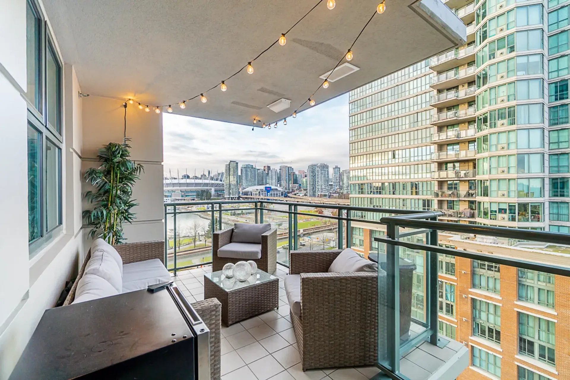 Condominium in Vancouver, 1128 Quebec Street 10014442