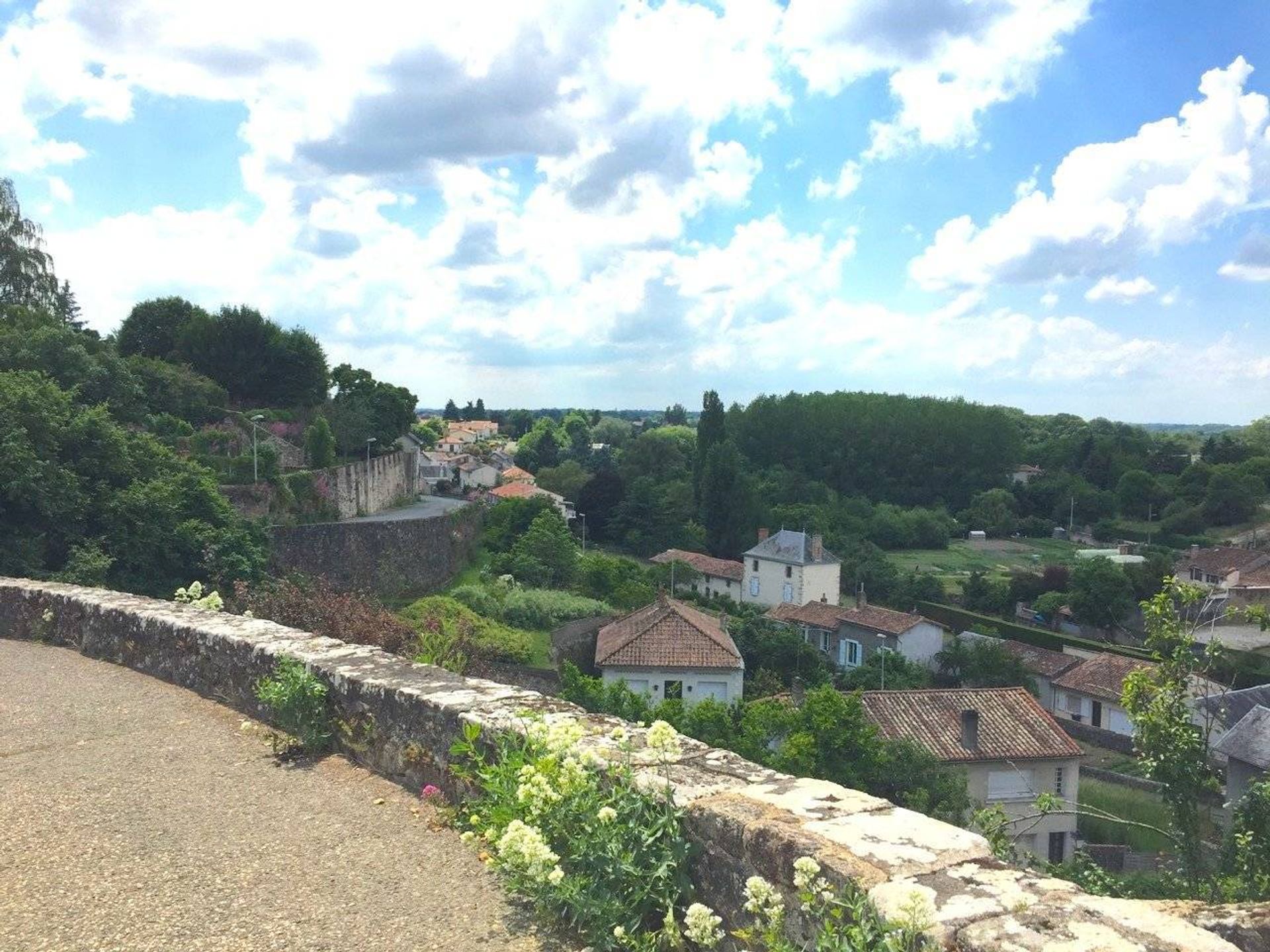 House in Parthenay,  10015319