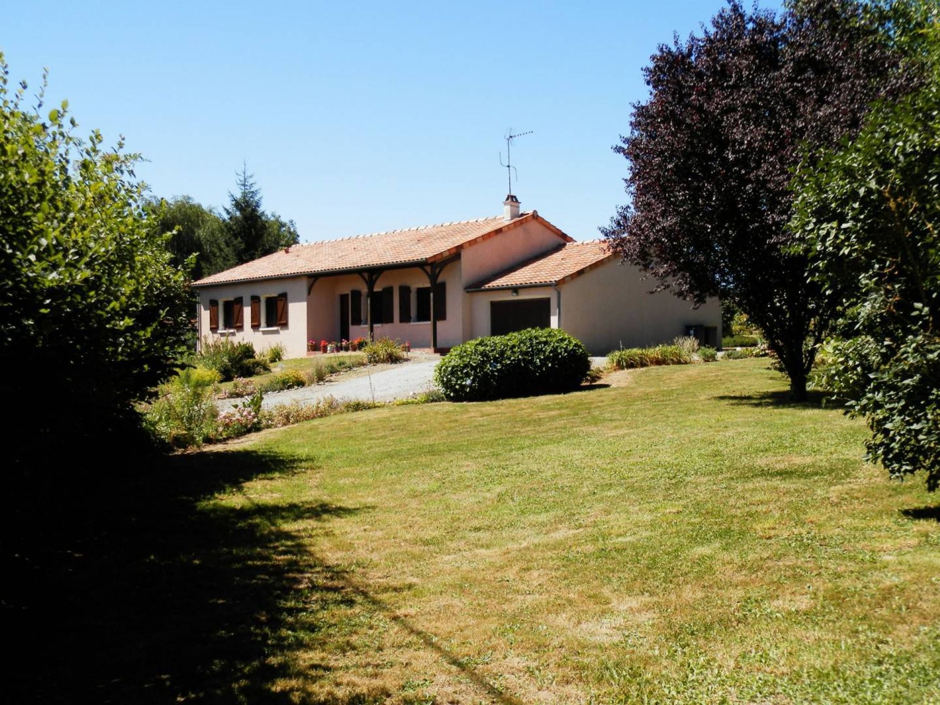 Casa nel Secondigny, Nouvelle-Aquitaine 10015338