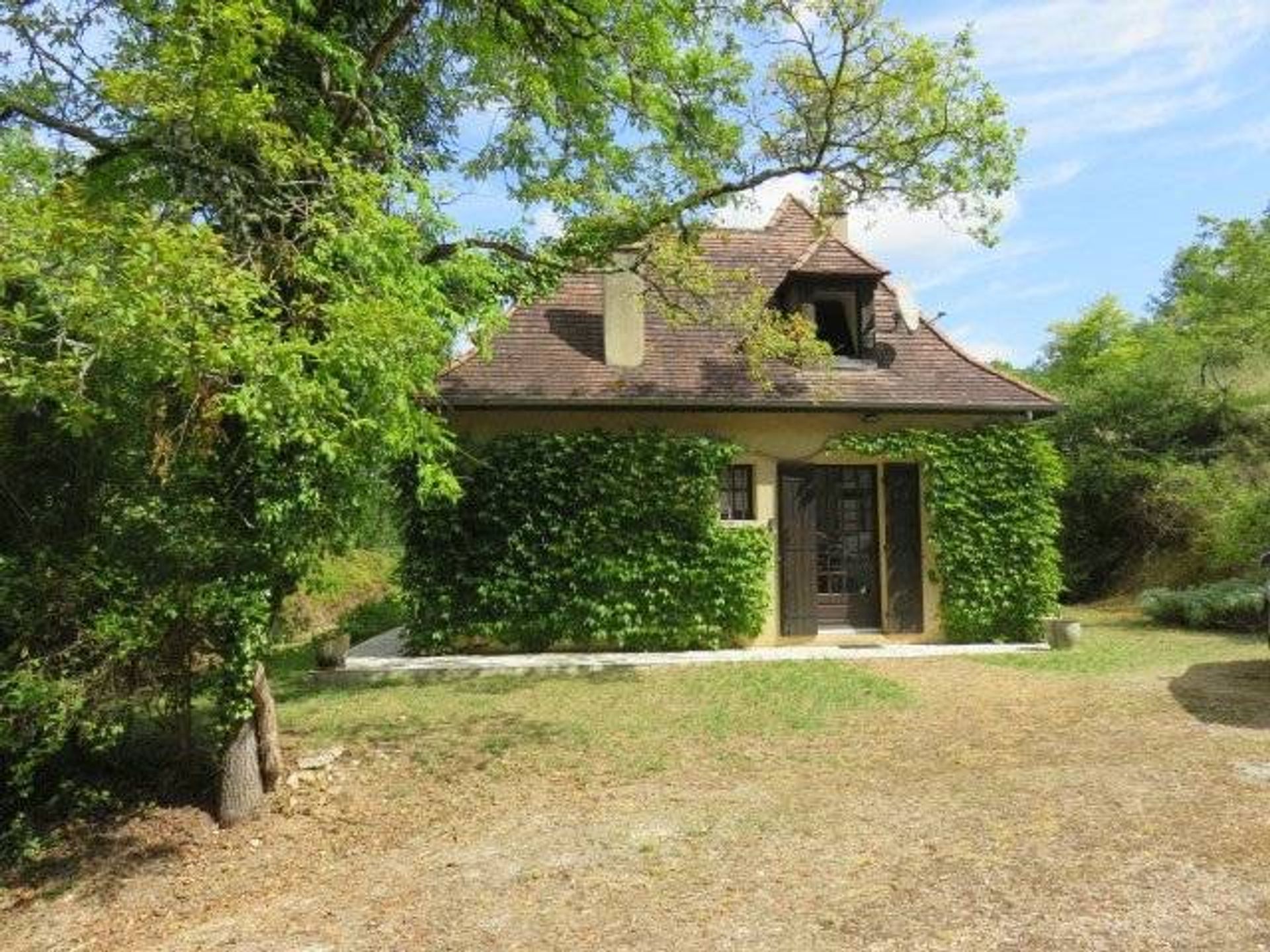 Hus i Saint-Cyprien, Occitanie 10015340