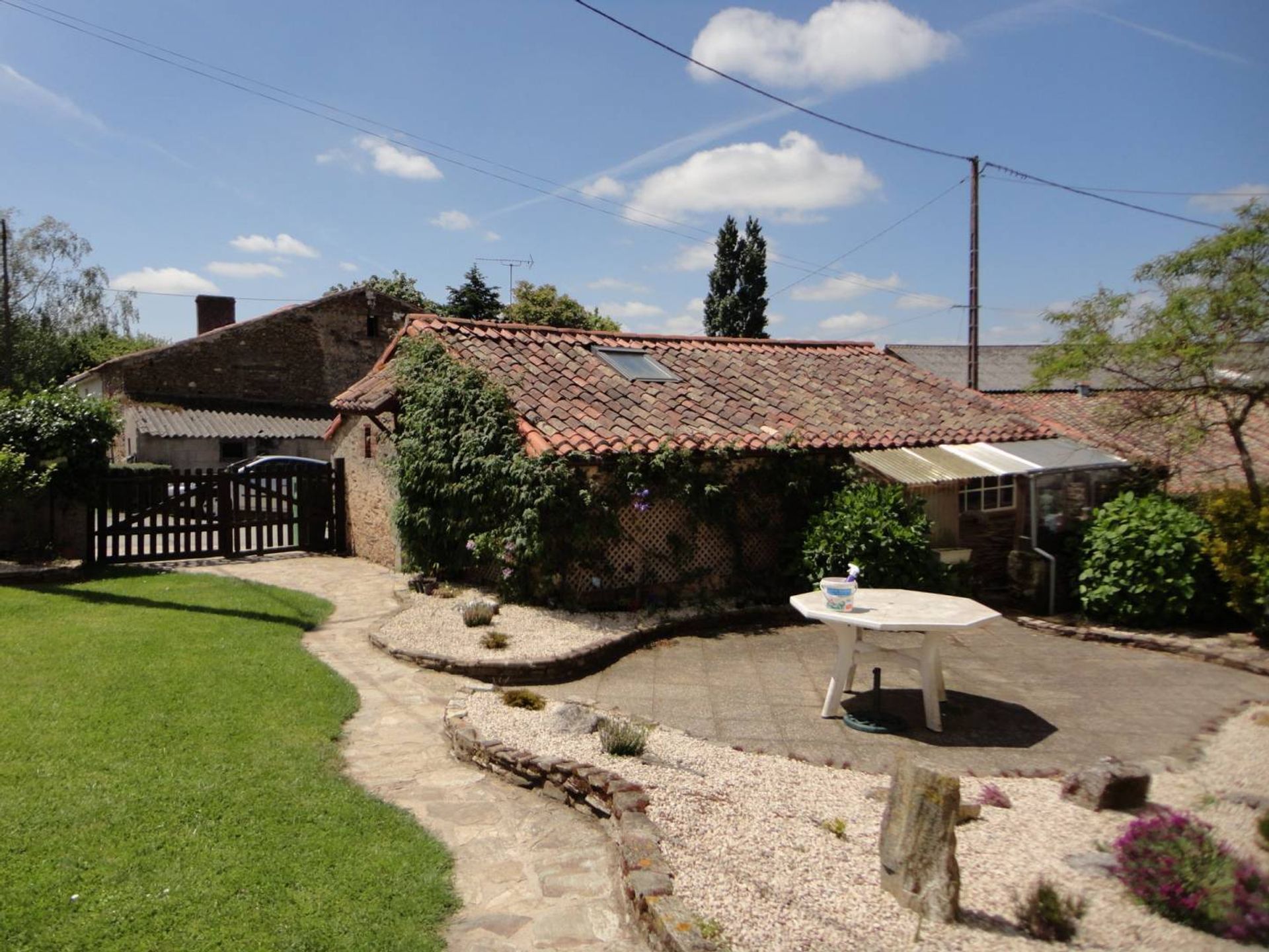 Huis in L'Absie, Nouvelle-Aquitaine 10015348