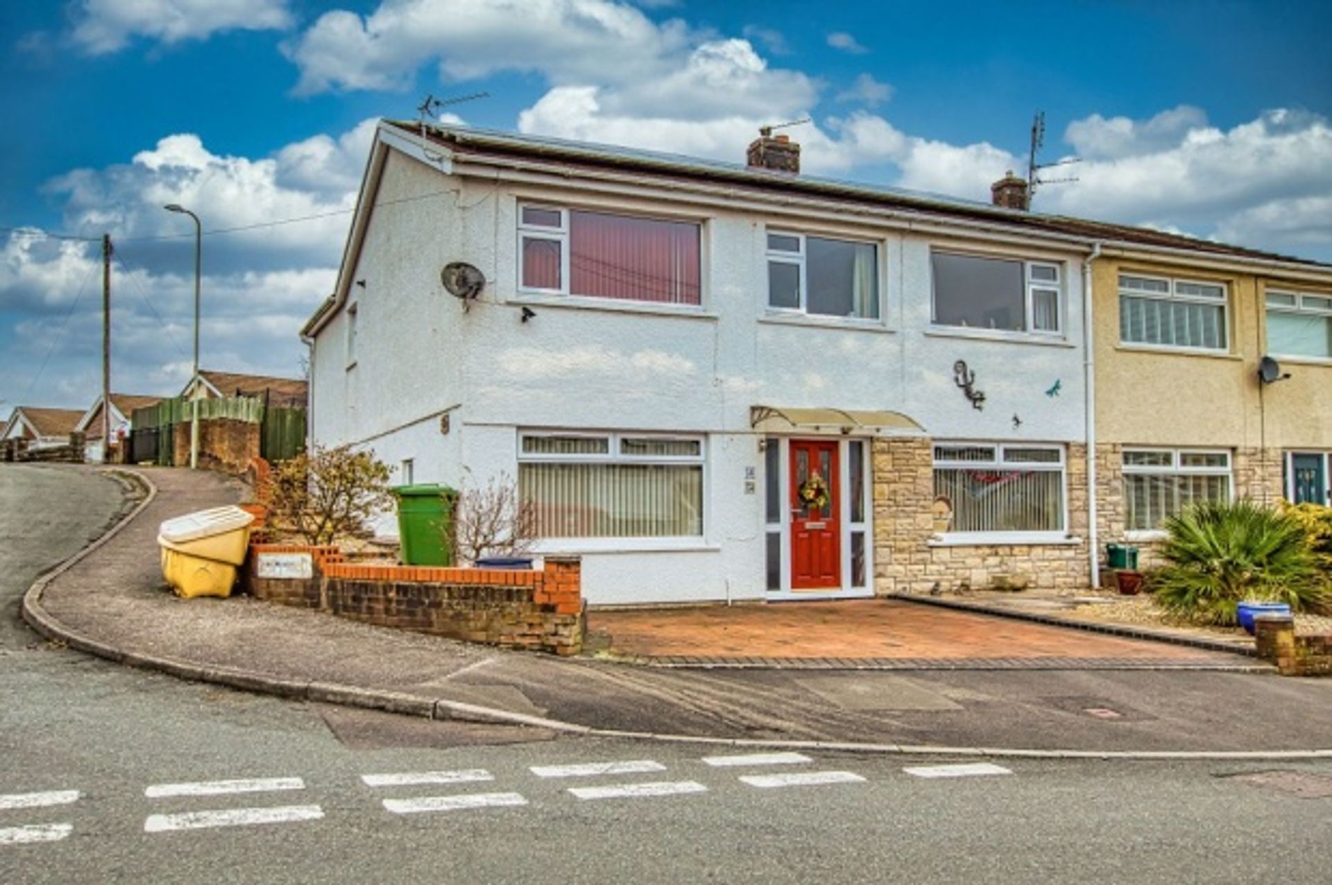 House in Llantrisant, Rhondda Cynon Taff 10015915