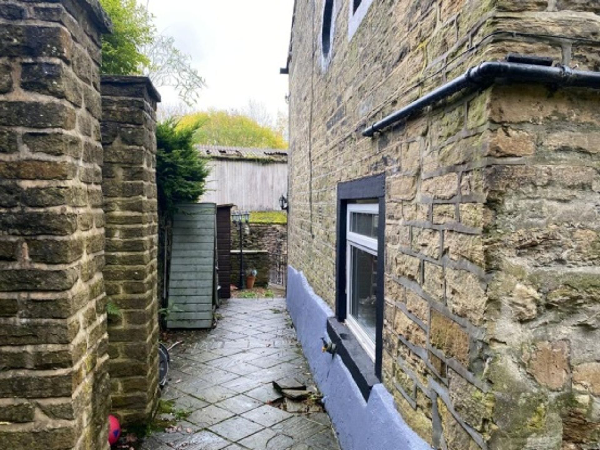 House in Sowerby Bridge, West Yorkshire 10016007