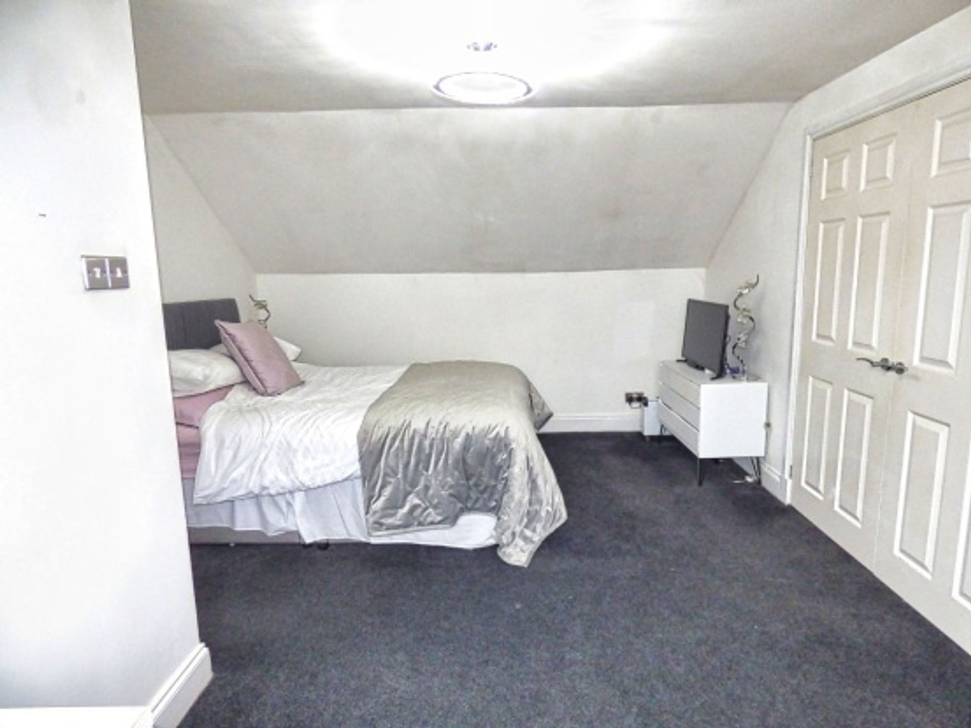 Condominium in Wishaw, Lanarkshire 10016387